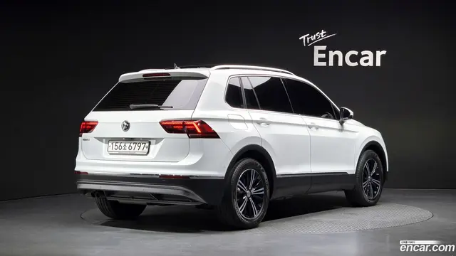 Main__Slider__Photo:Tiguan Volkswagen 2019.10-1