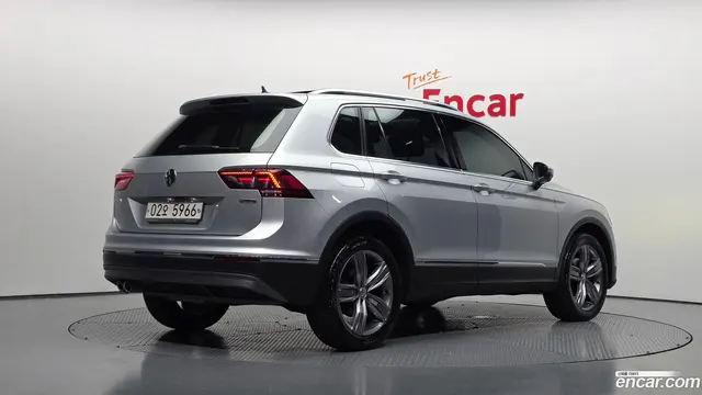 Main__Slider__Photo:Tiguan Volkswagen 2018.4-1