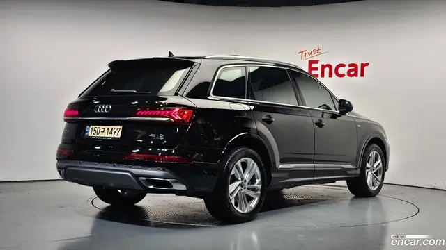 Main__Slider__Photo:Q7 Audi 2022.2-1