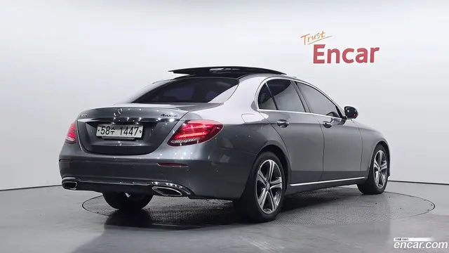 Main__Slider__Photo:E-Class Mercedes-Benz 2017.0-1