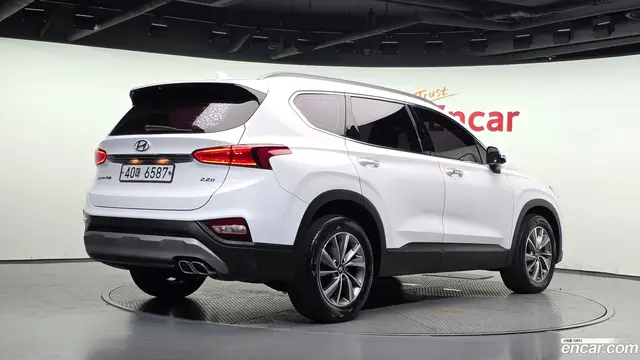 Main__Slider__Photo:Santafe Hyundai 2018.3-1