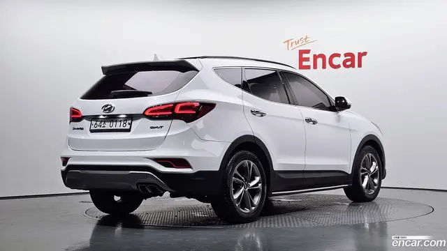 Main__Slider__Photo:Santafe Hyundai 2016.2-1