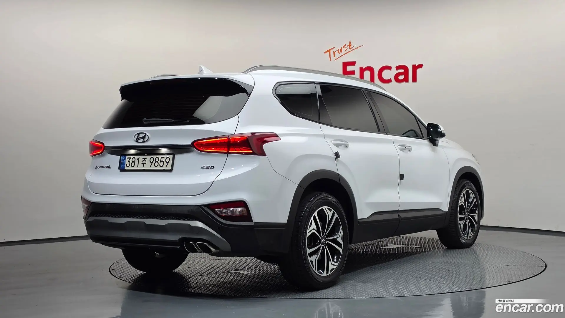 Main__Slider__Photo:Santafe Hyundai 2018.4-1