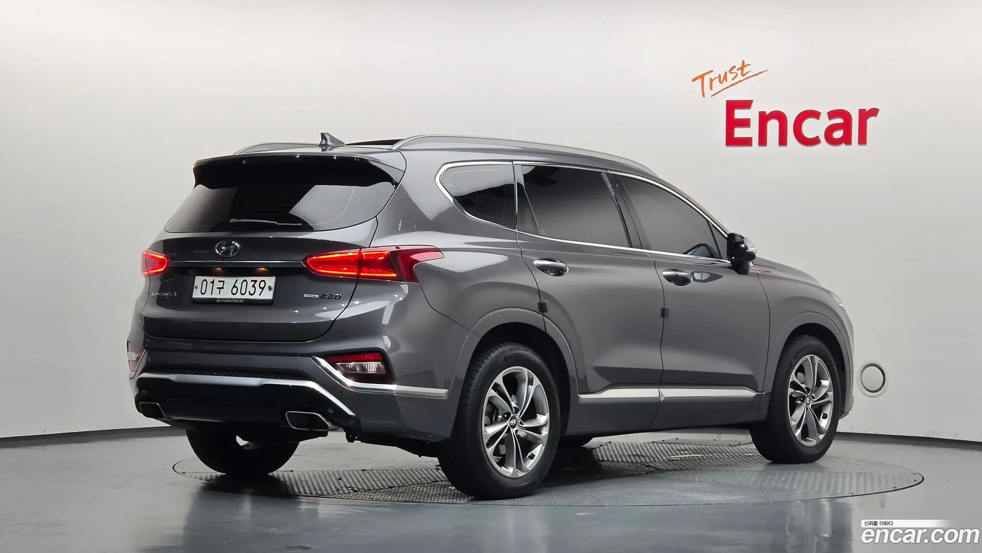 Main__Slider__Photo:Santafe Hyundai 2019.2-1