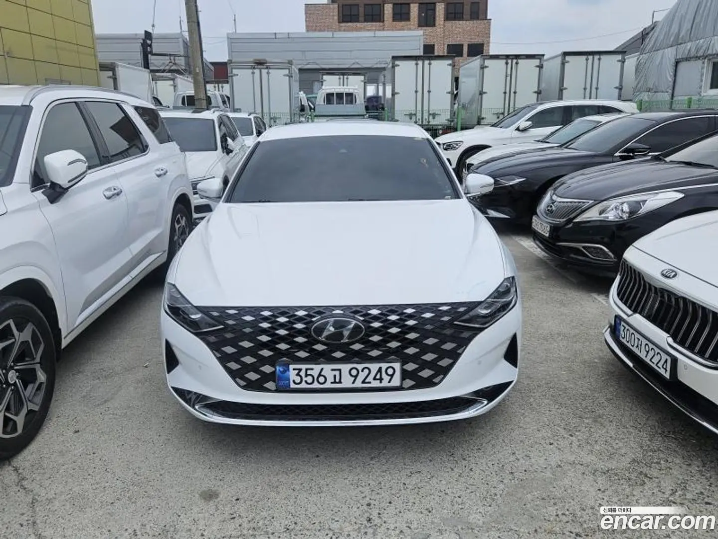 Main__Slider__Photo:Grandeur Hyundai 2022.6-1