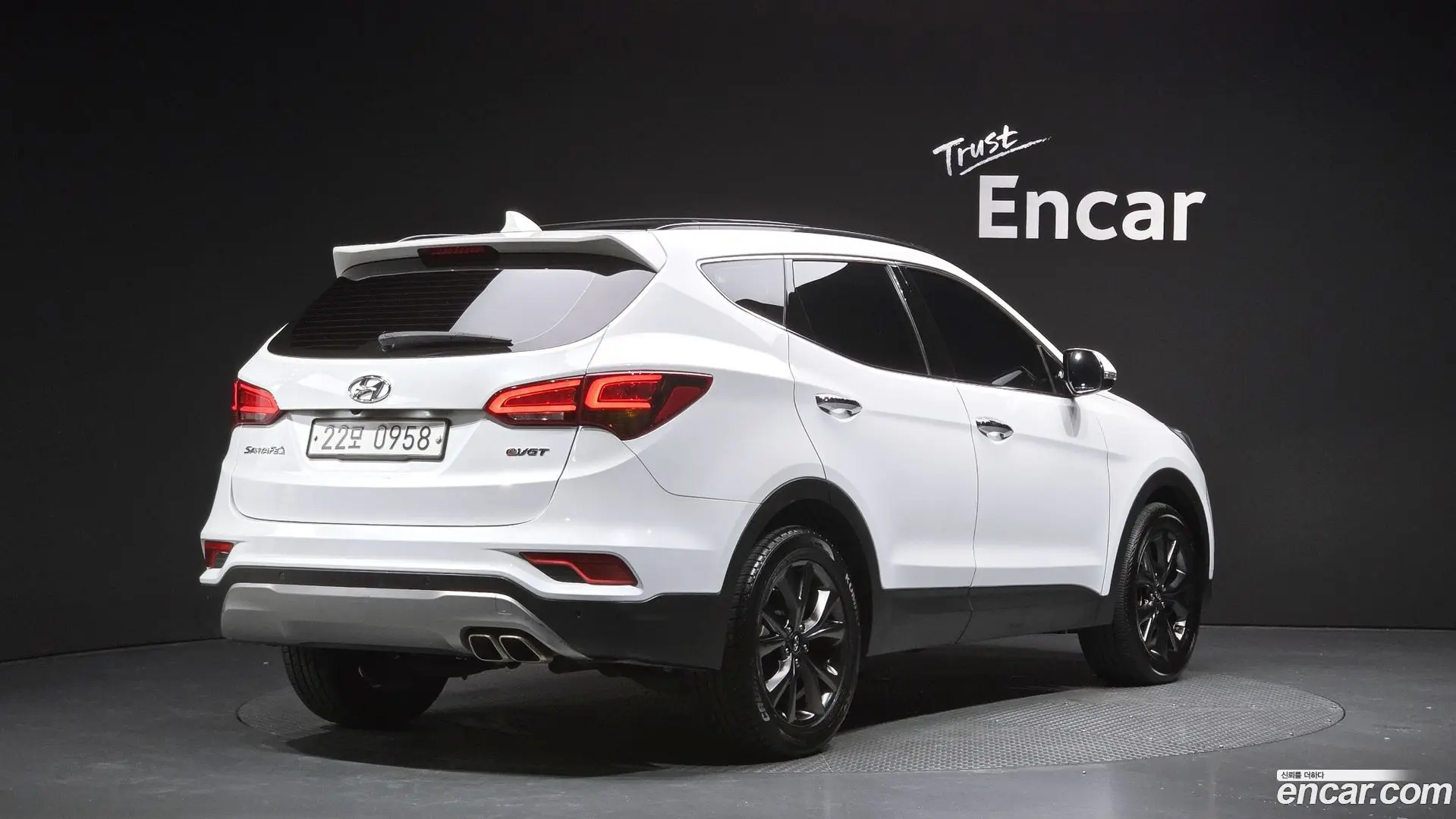 Main__Slider__Photo:Santafe Hyundai 2016.2-1