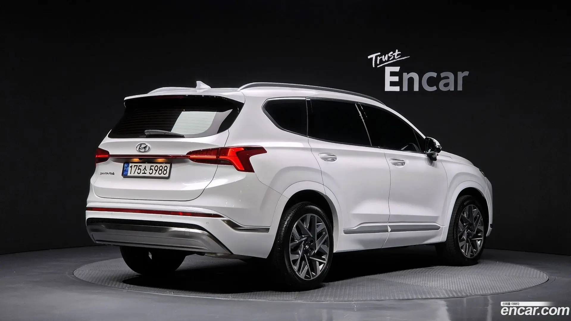 Main__Slider__Photo:Santafe Hyundai 2023.2-1