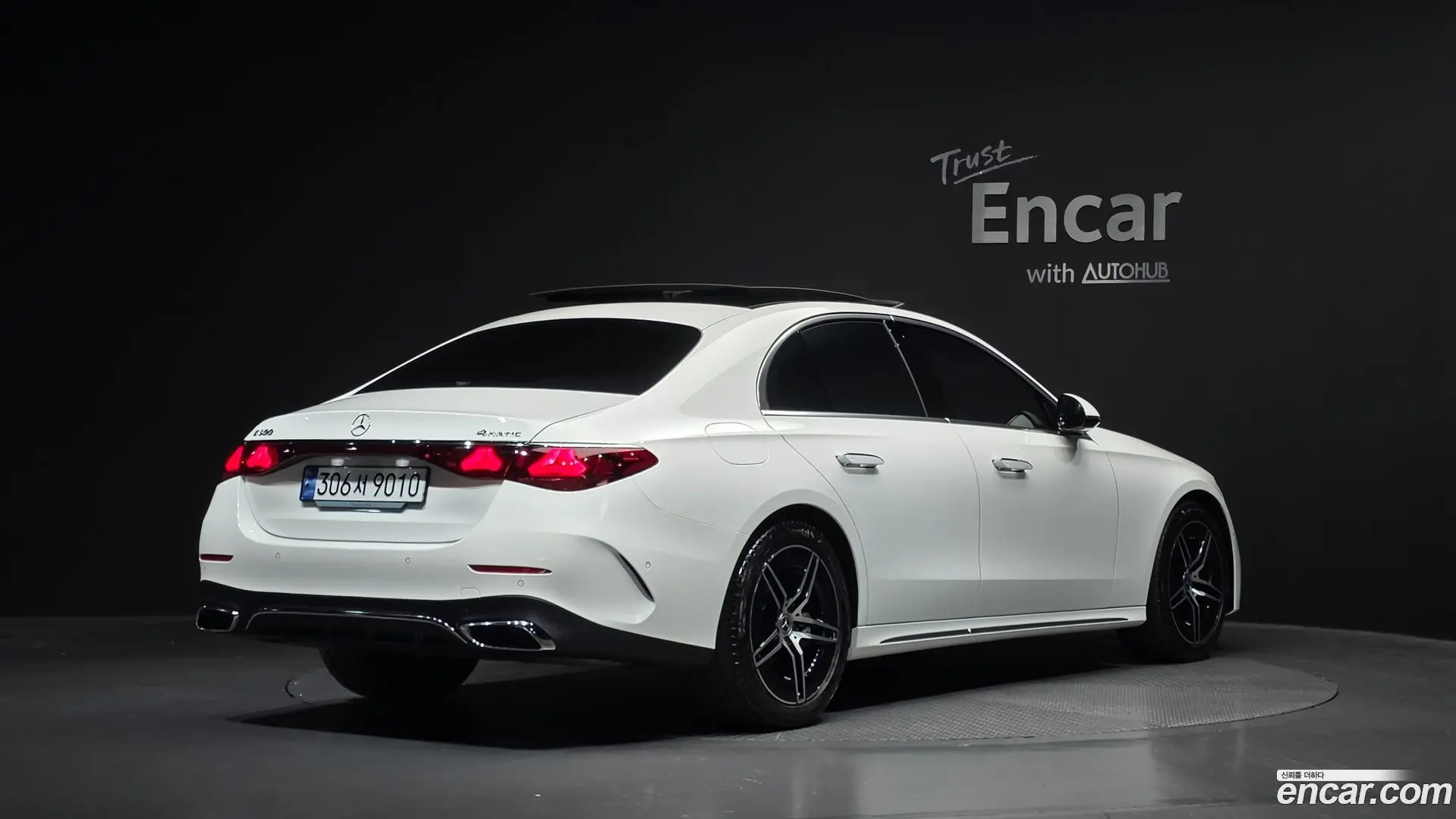 Main__Slider__Photo:E-Class Mercedes-Benz 2024.3-1