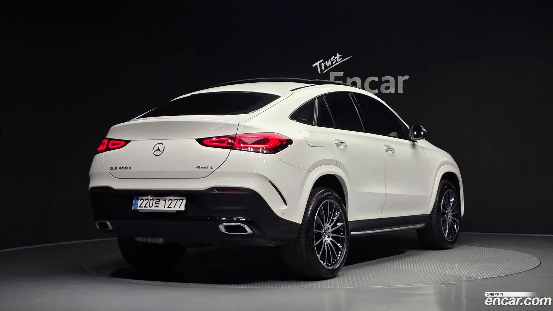 Main__Slider__Photo:GLE-Class Mercedes-Benz 2022.8-1