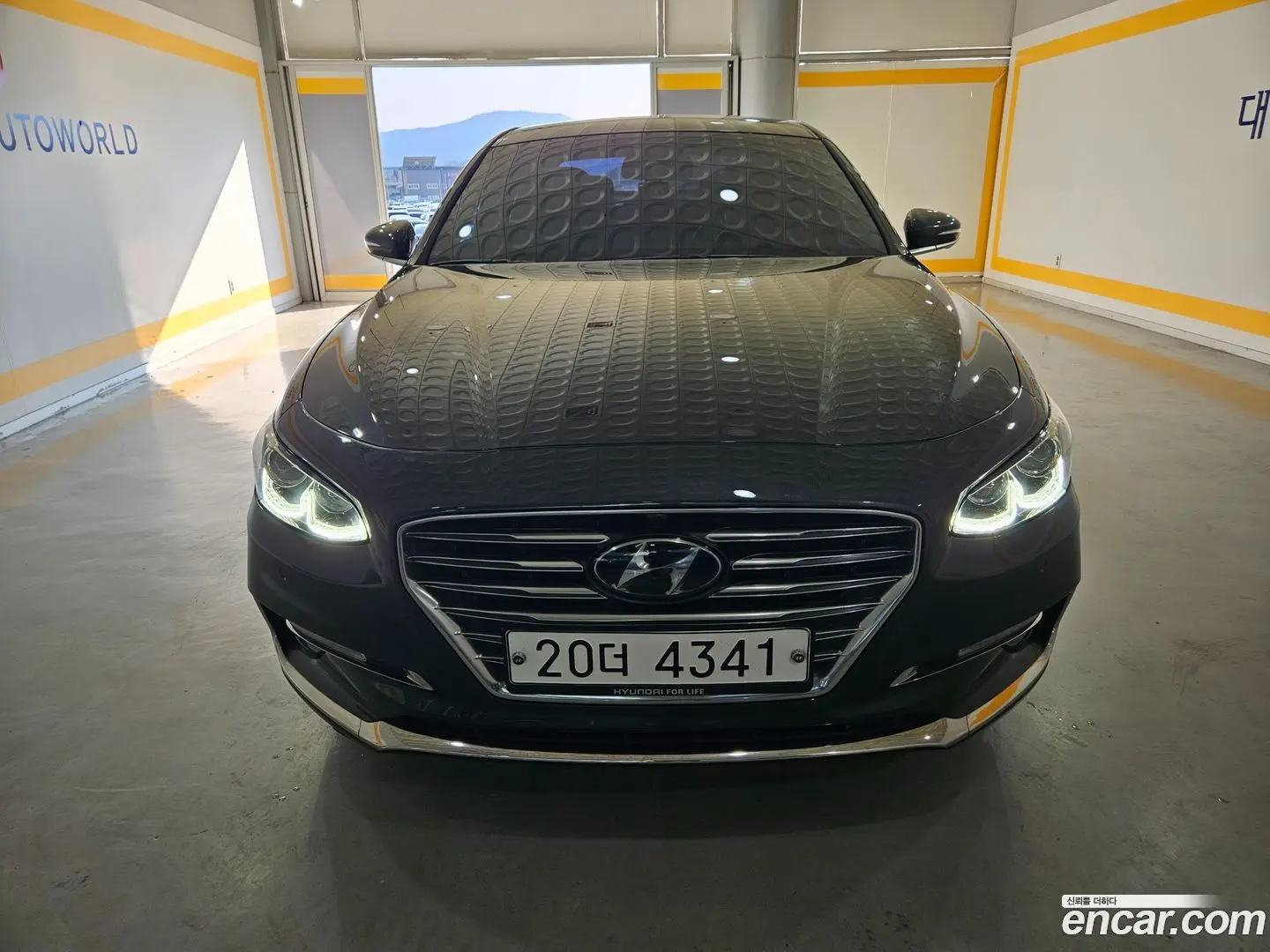 Main__Slider__Photo:Grandeur Hyundai 2018.2-1