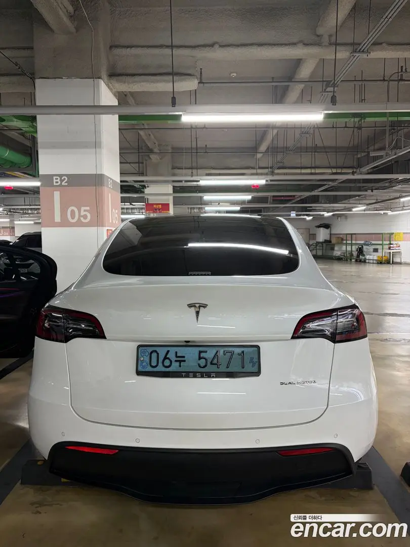 Main__Slider__Photo:Model Y Tesla 2022.8-1