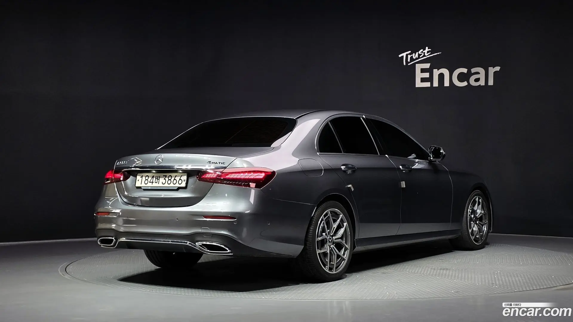 Main__Slider__Photo:E-Class Mercedes-Benz 2020.9-1