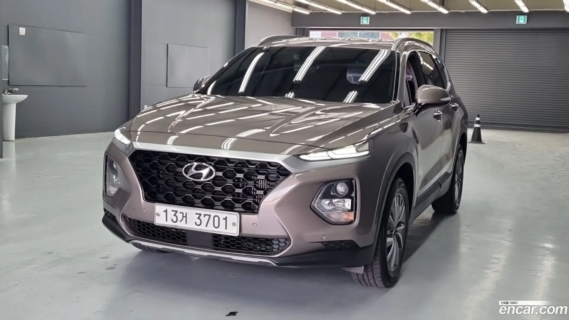 Main__Slider__Photo:Santafe Hyundai 2018.5-1