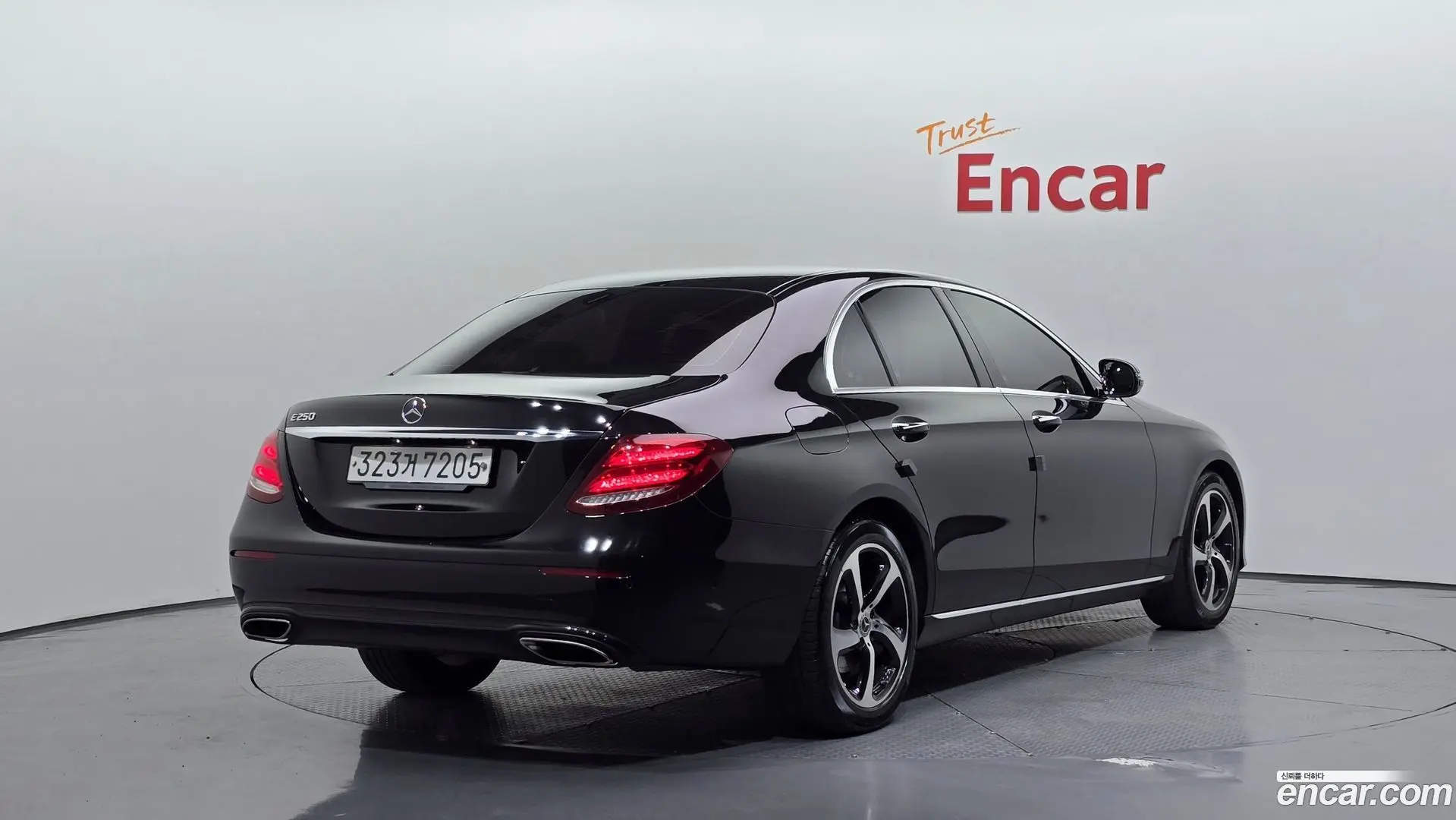 Main__Slider__Photo:E-Class Mercedes-Benz 2019.11-1