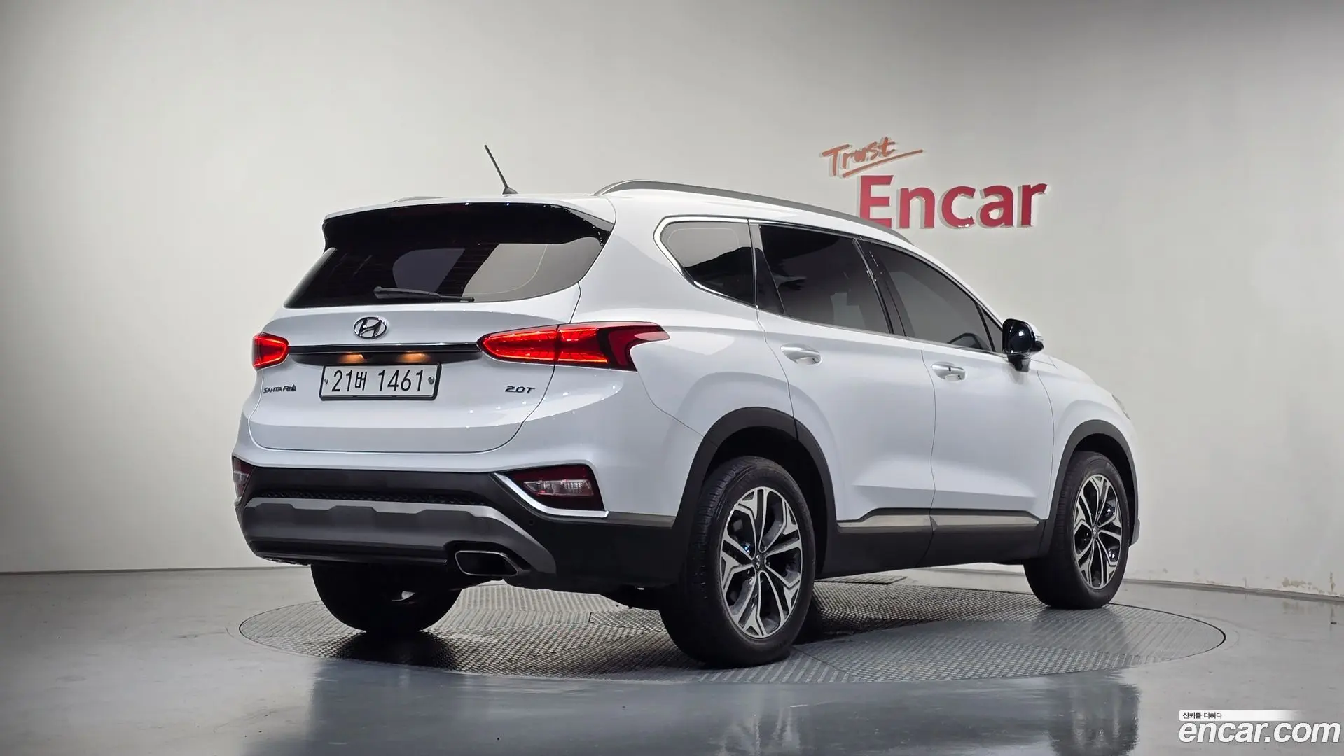 Main__Slider__Photo:Santafe Hyundai 2019.6-1