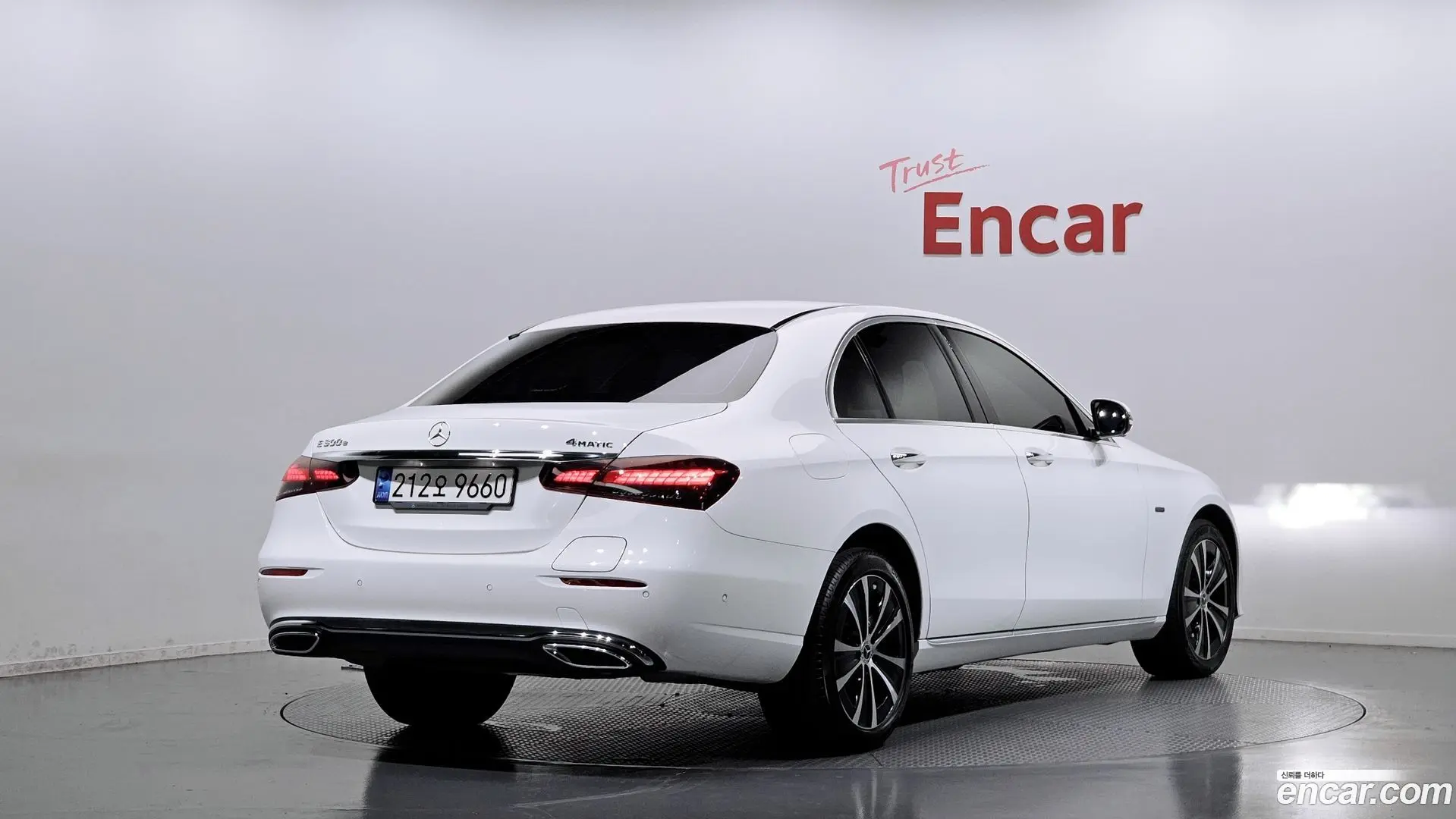 Main__Slider__Photo:E-Class Mercedes-Benz 2021.7-1