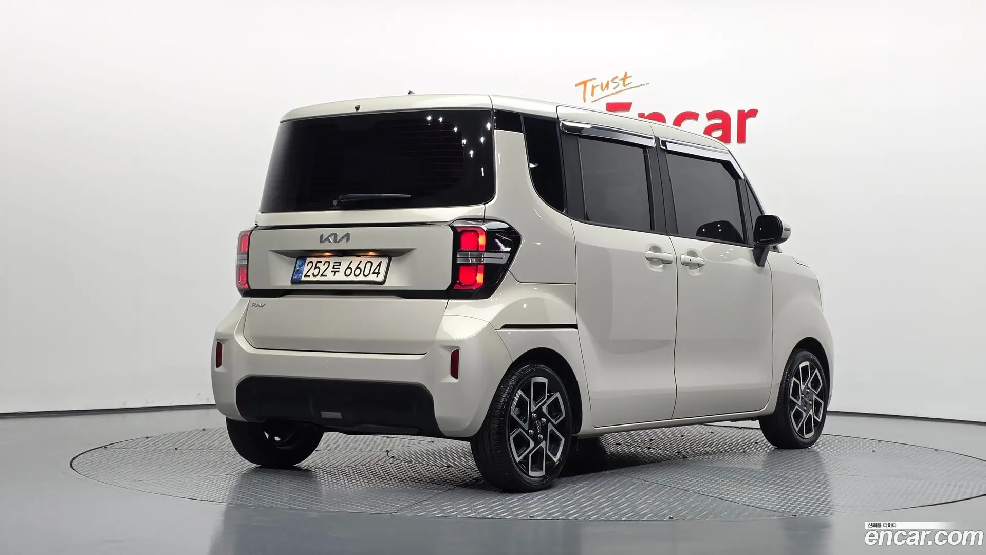 Main__Slider__Photo:RAY Kia 2022.11-1