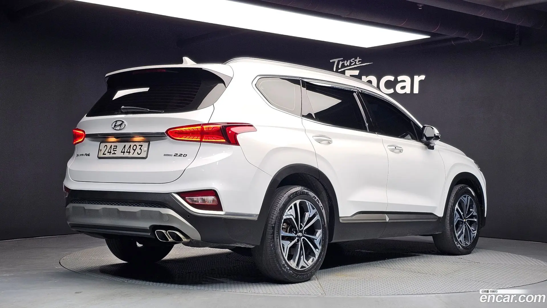 Main__Slider__Photo:Santafe Hyundai 2018.7-1