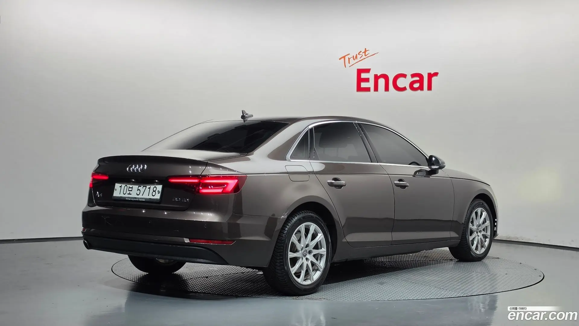 Main__Slider__Photo:A4 Audi 2018.10-1