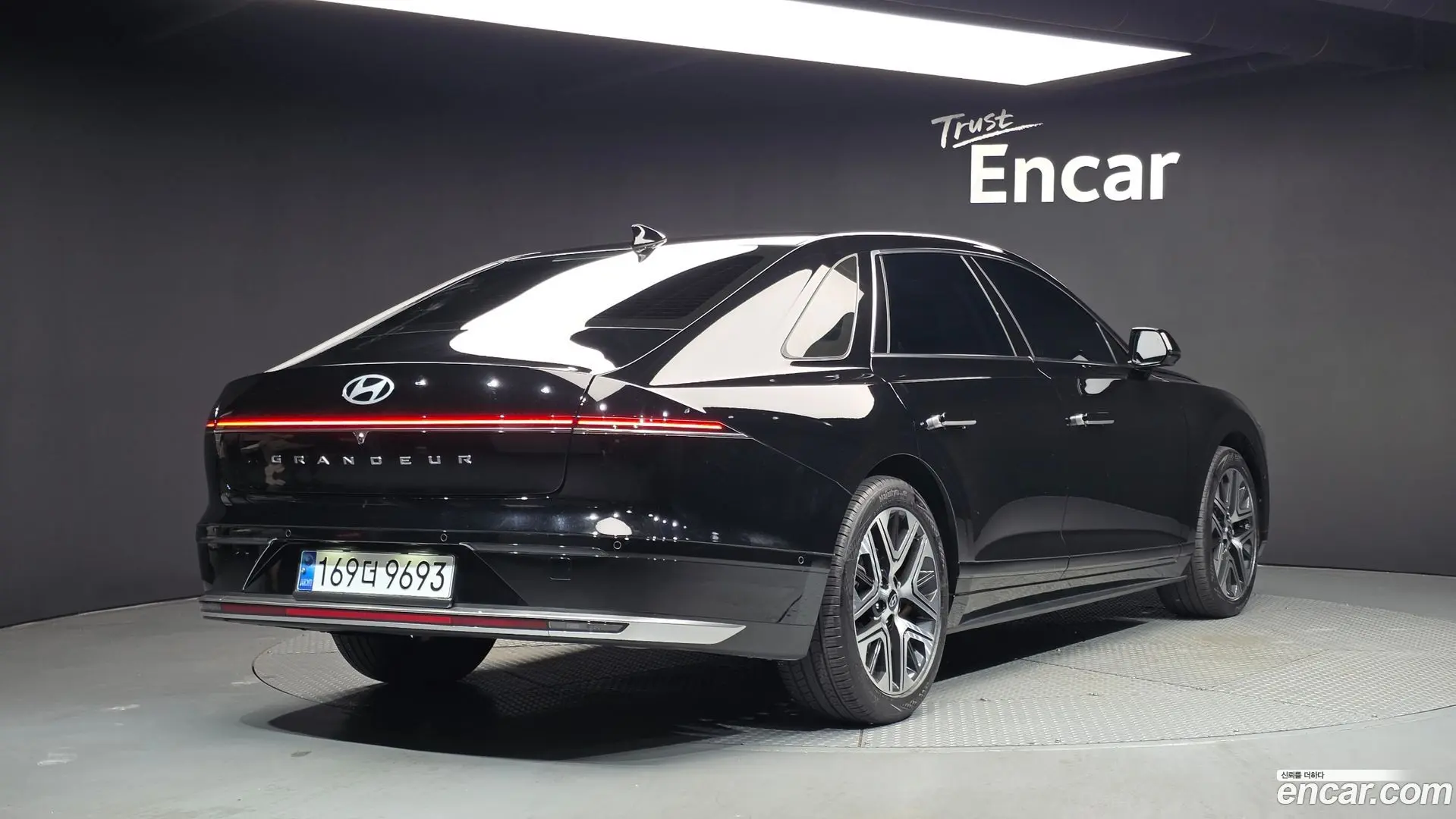 Main__Slider__Photo:Grandeur Hyundai 2023.7-1
