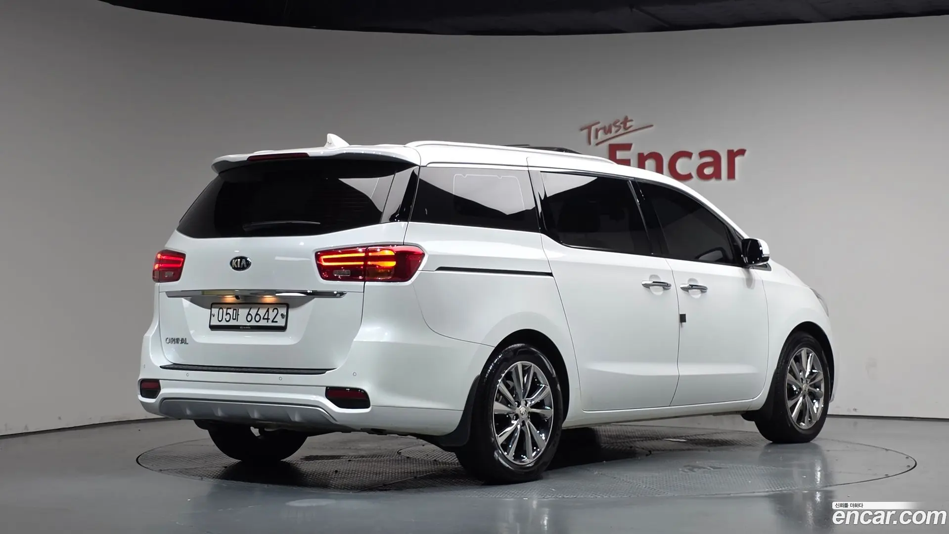 Main__Slider__Photo:Canival Kia 2019.6-1