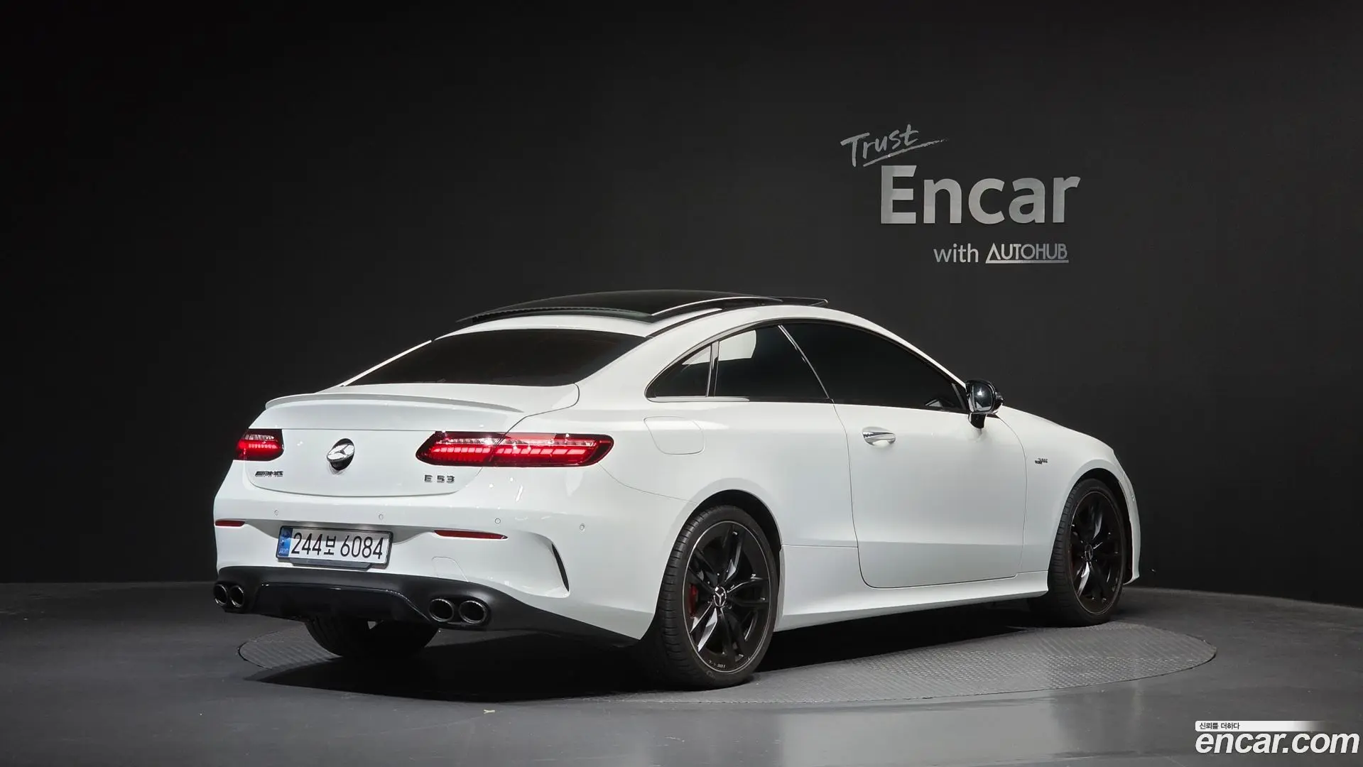 Main__Slider__Photo:E-Class Mercedes-Benz 2023.10-1