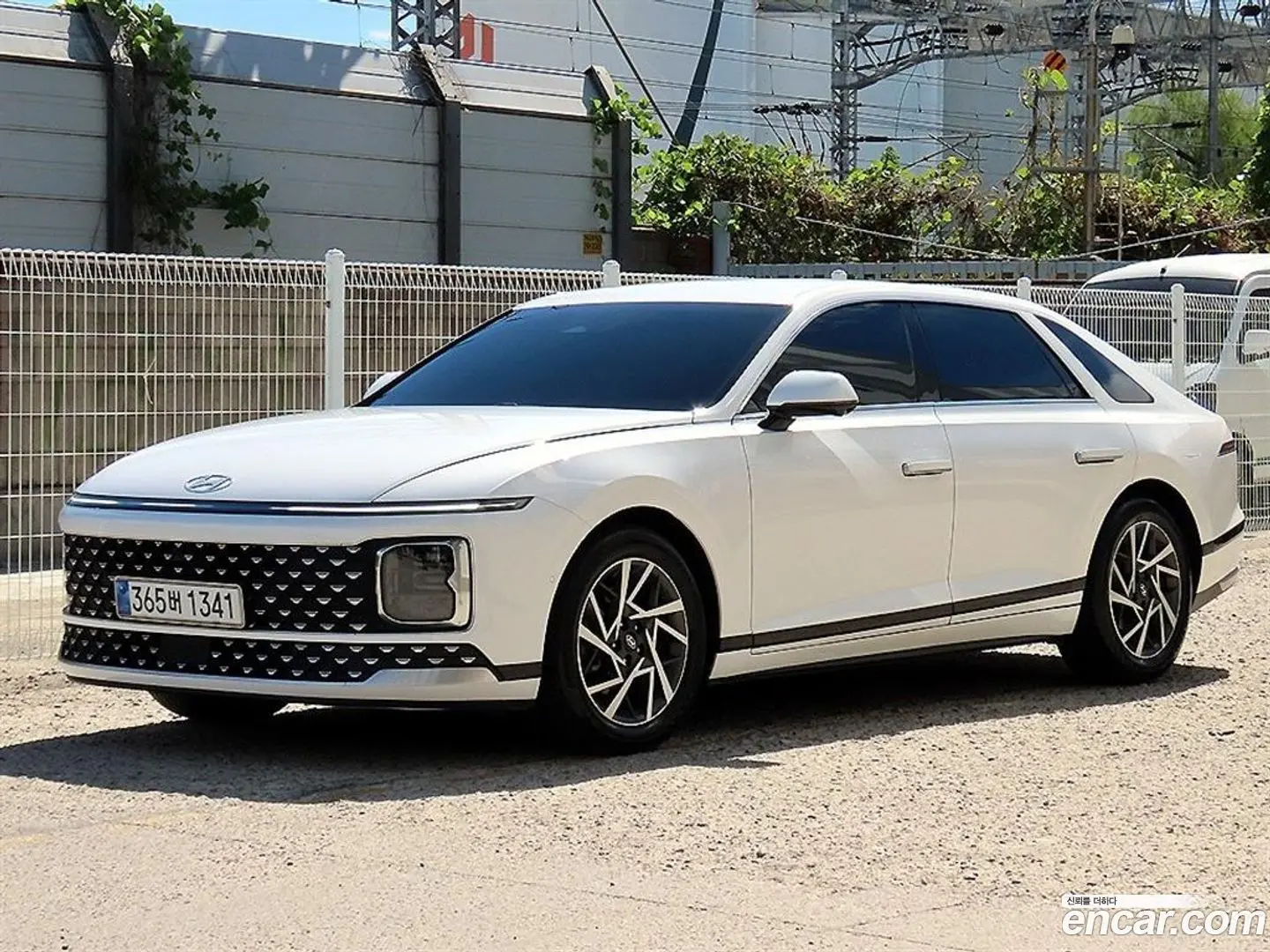 Main__Slider__Photo:Grandeur Hyundai 2023.5-1