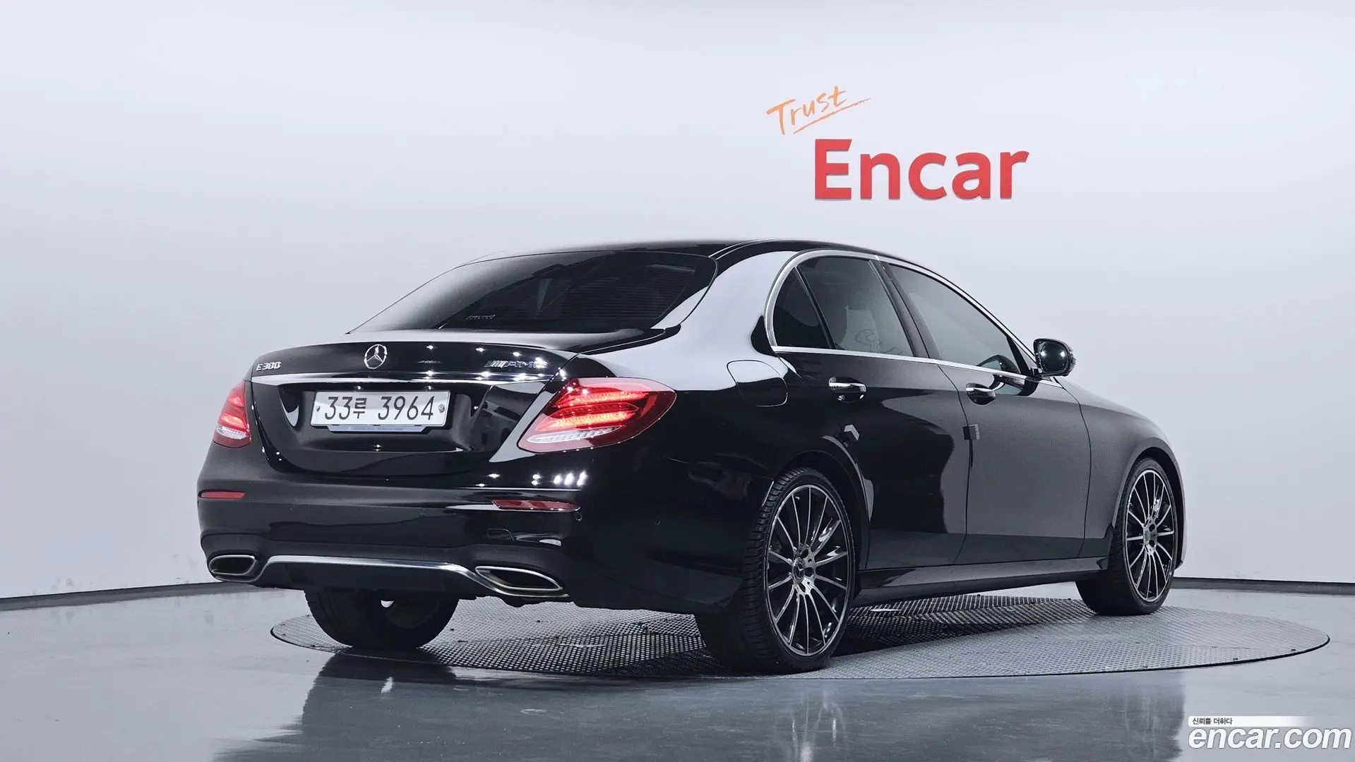 Main__Slider__Photo:E-Class Mercedes-Benz 2019.5-1