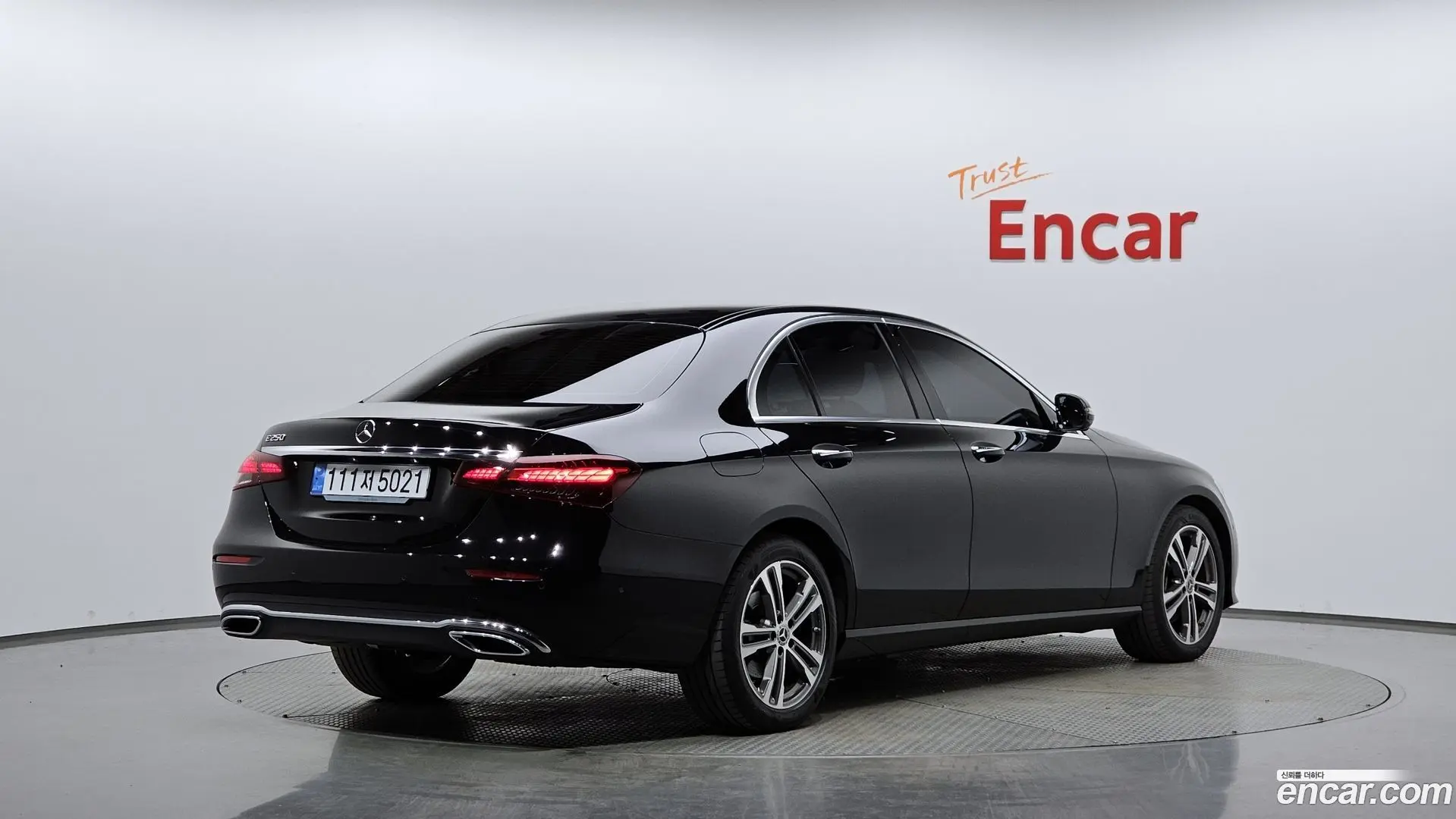 Main__Slider__Photo:E-Class Mercedes-Benz 2023.9-1
