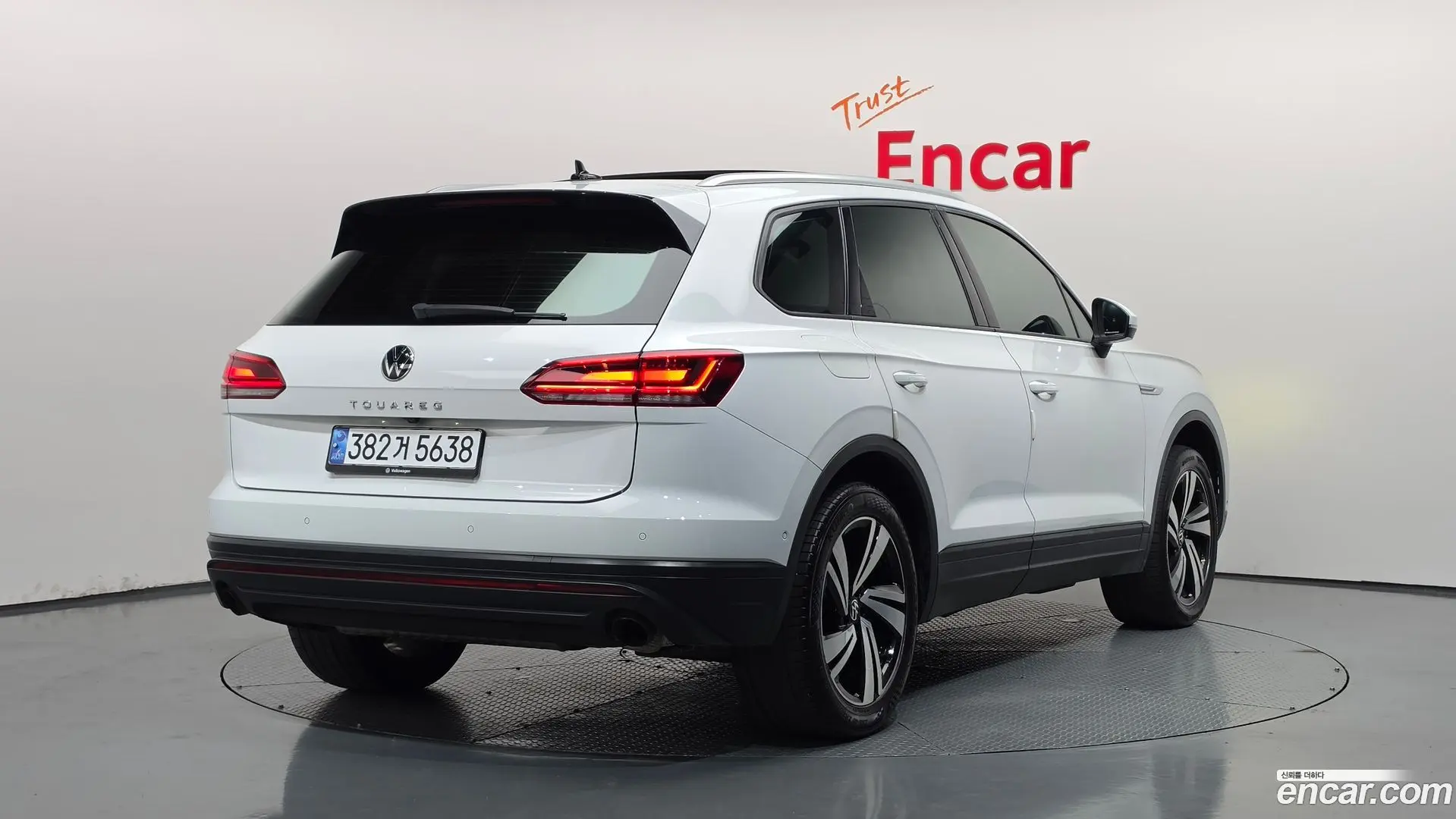 Main__Slider__Photo:Touareg Volkswagen 2021.0-1