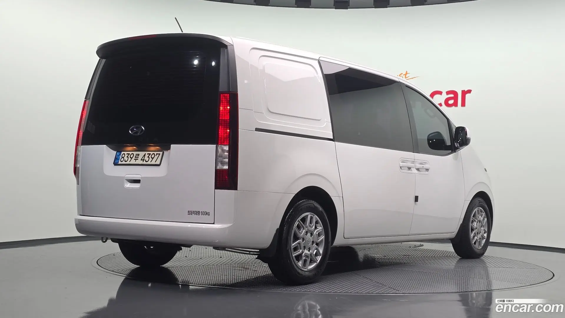 Main__Slider__Photo:Staria Hyundai 2021.11-1