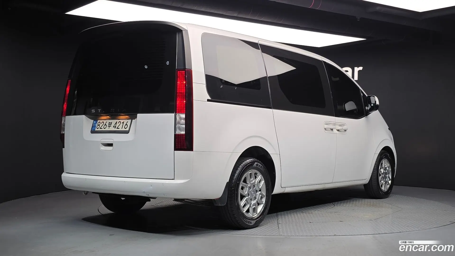 Main__Slider__Photo:Staria Hyundai 2022.8-1