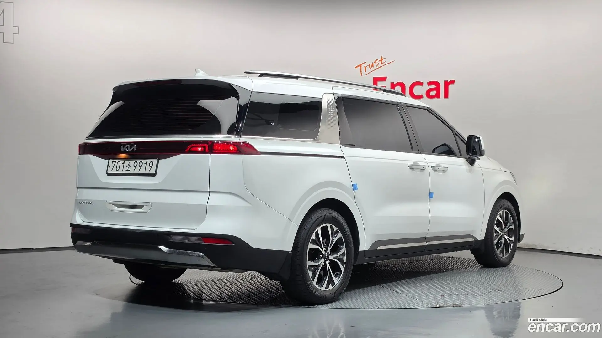 Main__Slider__Photo:Canival Kia 2022.2-1