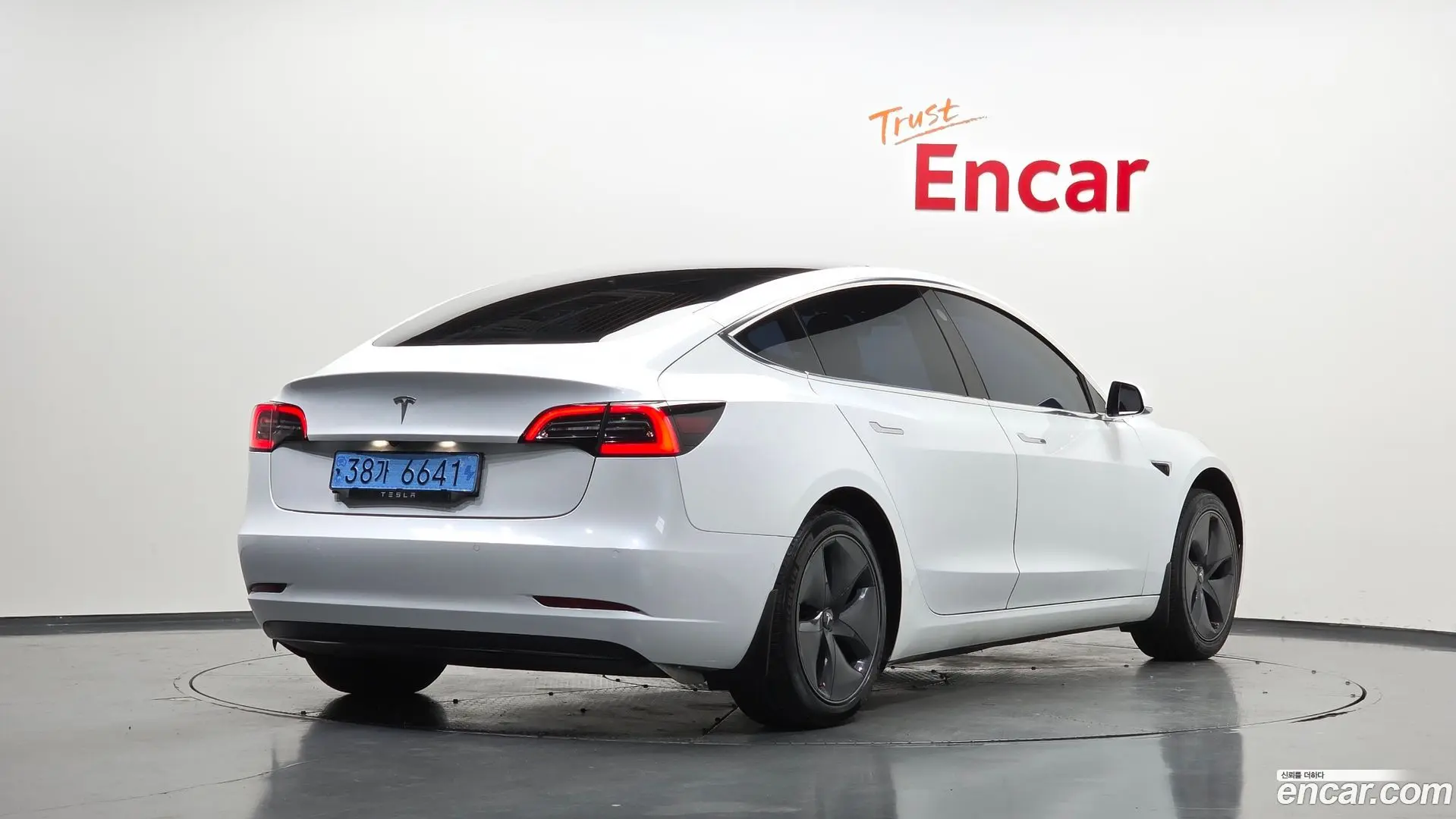 Main__Slider__Photo:Model 3 Tesla 2020.5-1