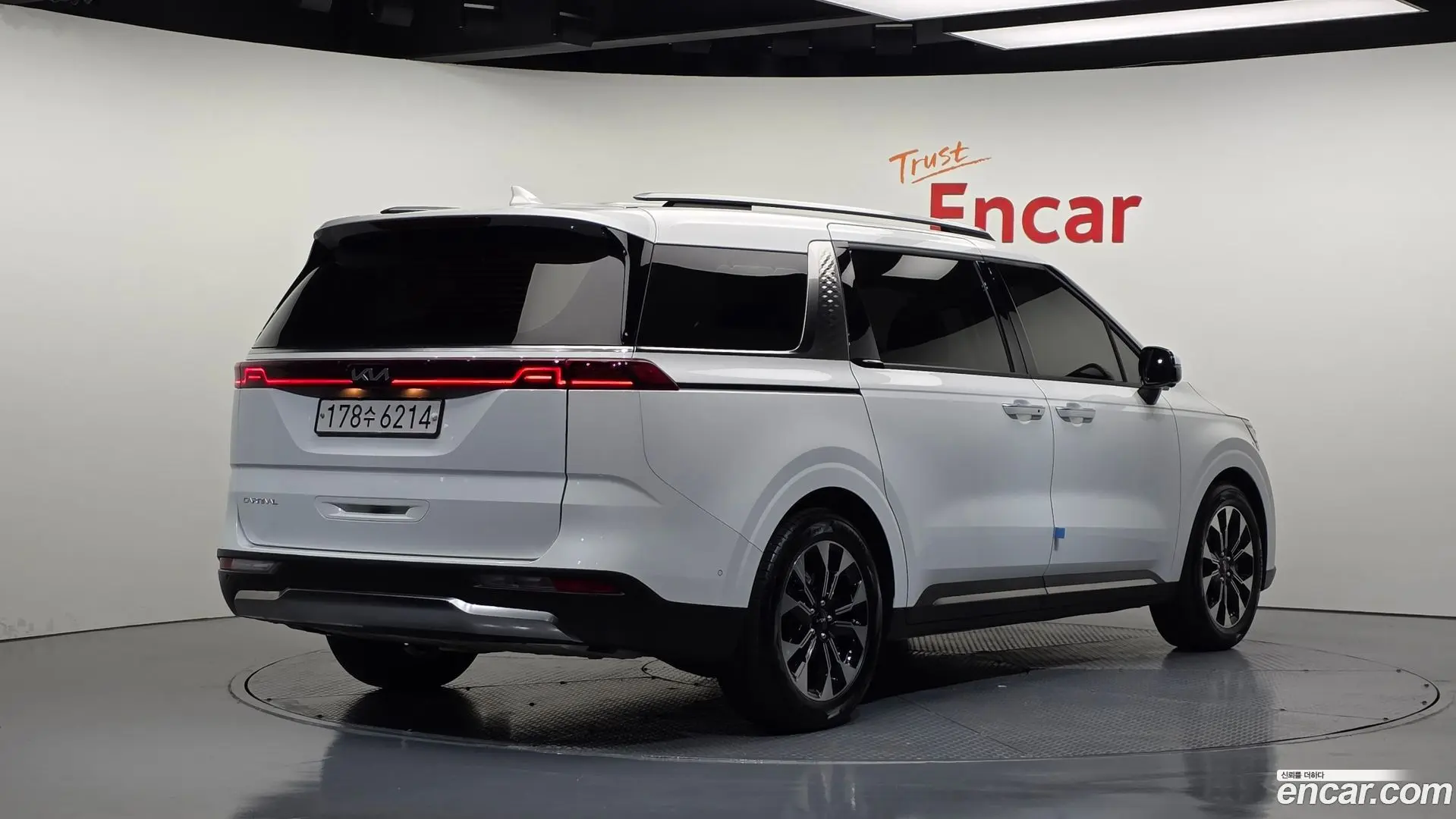 Main__Slider__Photo:Canival Kia 2022.8-1