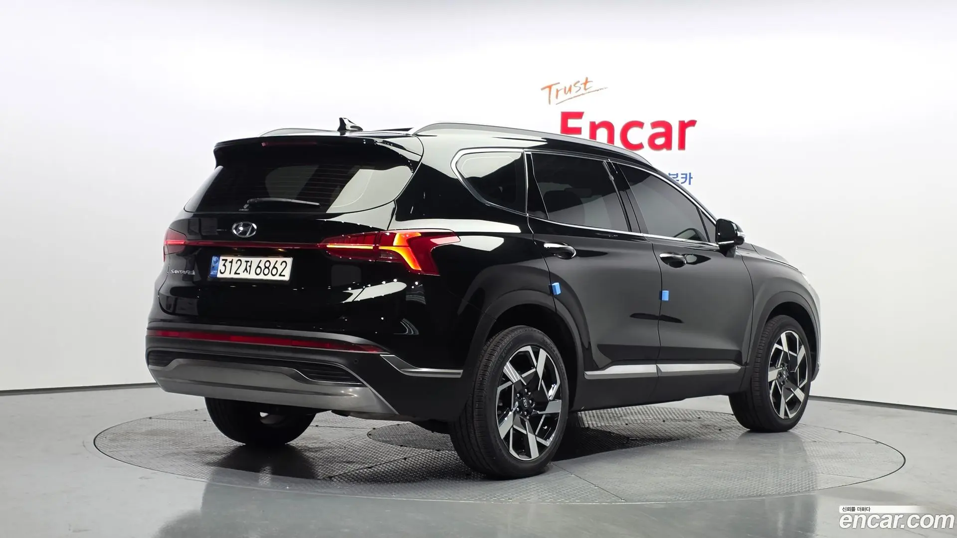 Main__Slider__Photo:Santafe Hyundai 2022.4-1