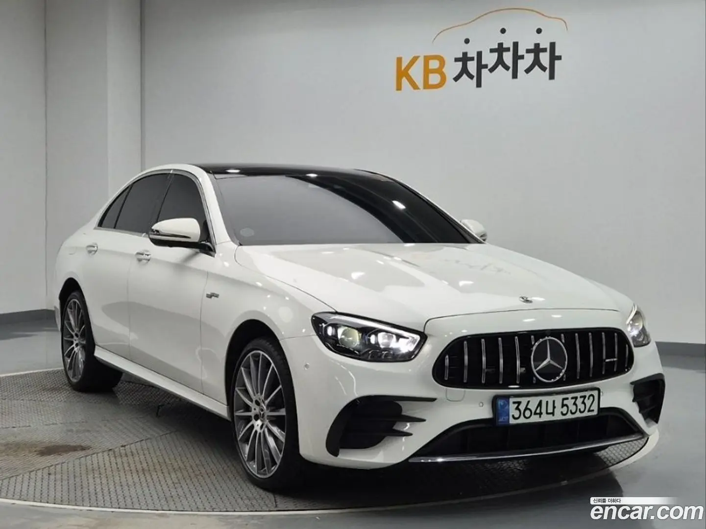 Main__Slider__Photo:E-Class Mercedes-Benz 2021.11-1