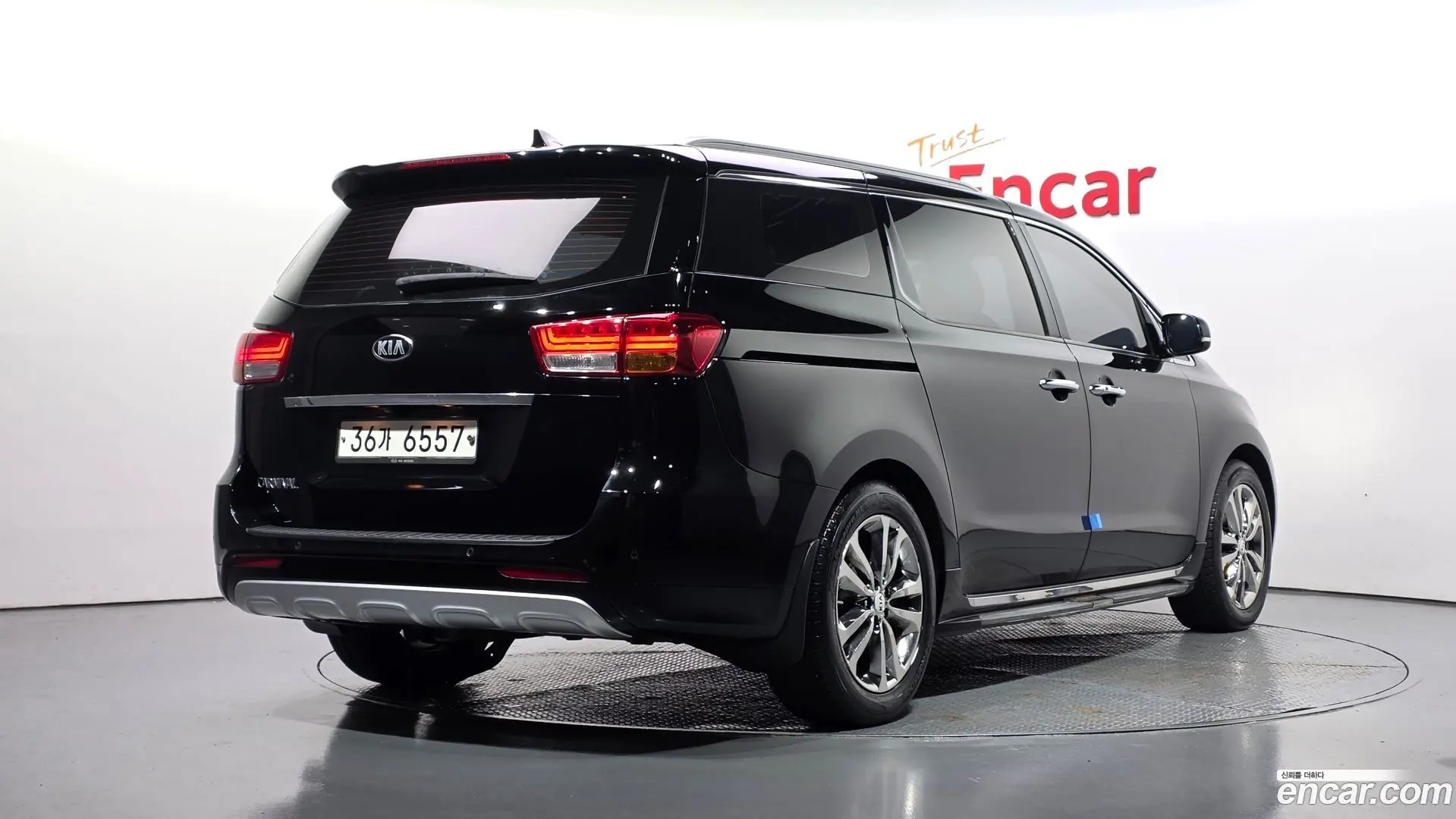 Main__Slider__Photo:Canival Kia 2017.5-1