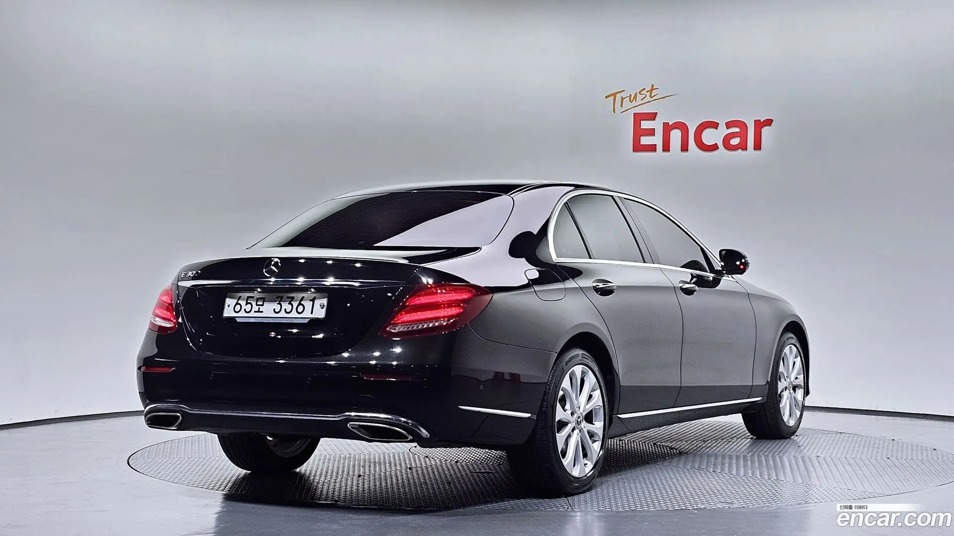 Main__Slider__Photo:E-Class Mercedes-Benz 2018.11-1