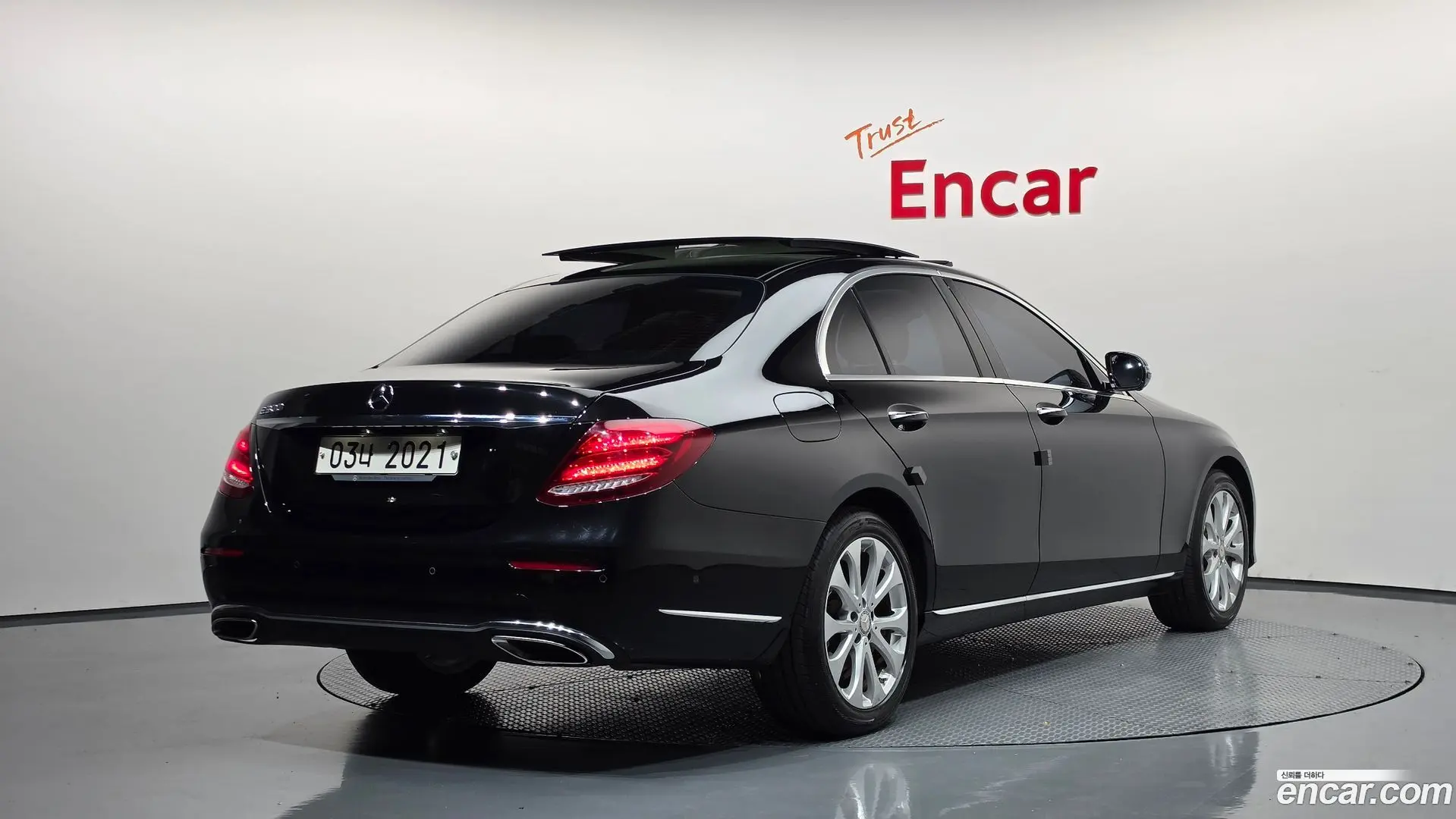 Main__Slider__Photo:E-Class Mercedes-Benz 2017.3-1