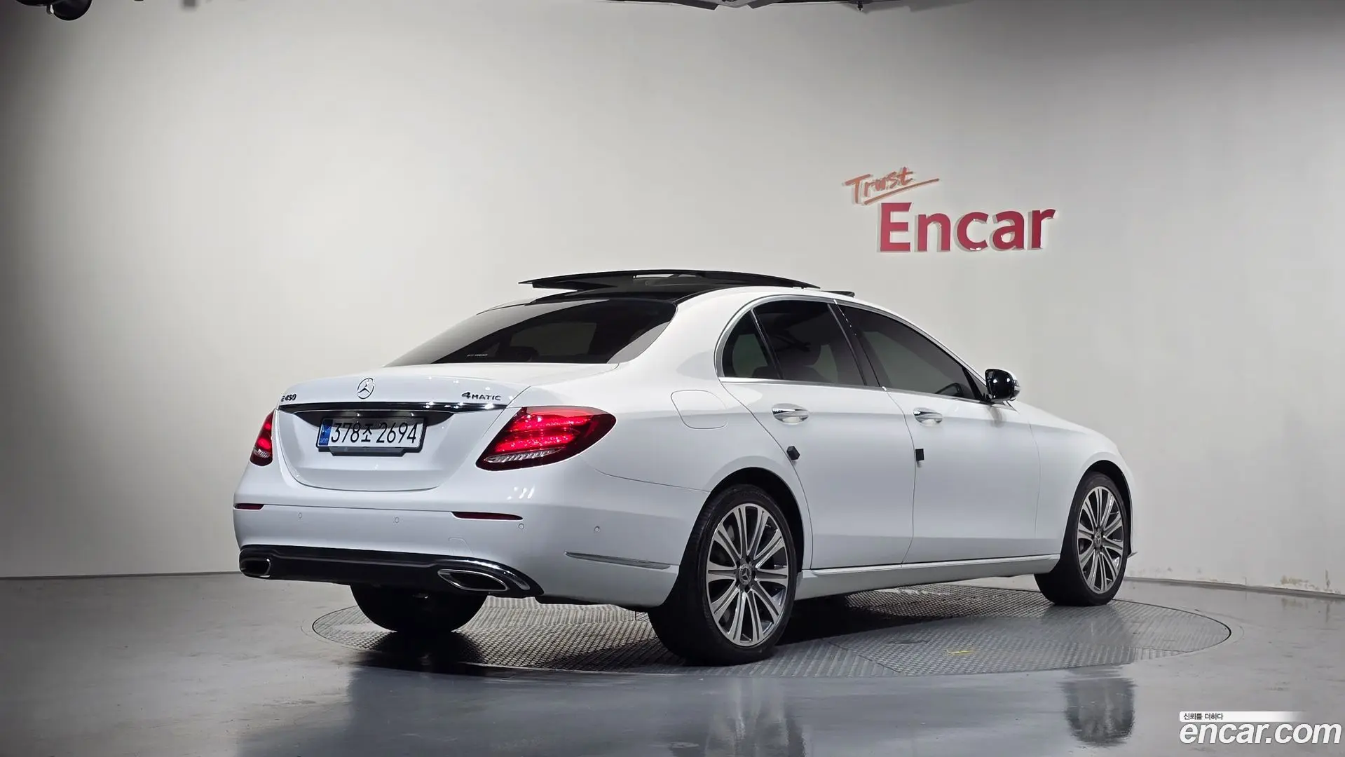 Main__Slider__Photo:E-Class Mercedes-Benz 2020.9-1