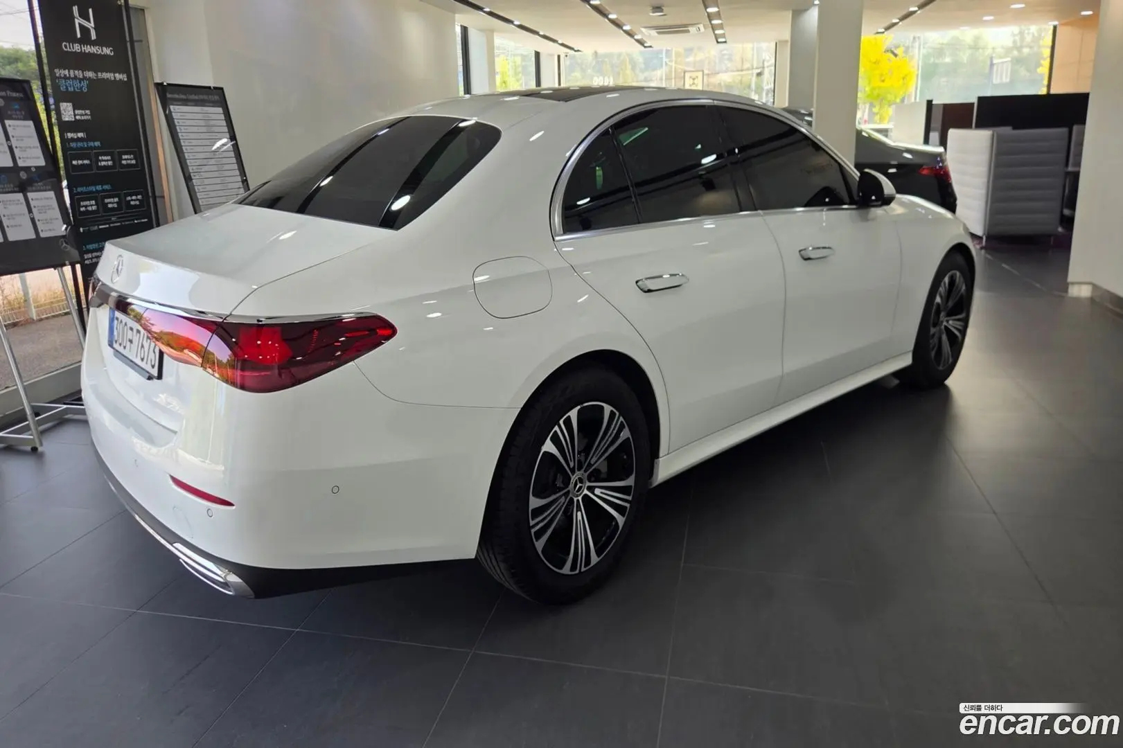 Main__Slider__Photo:E-Class Mercedes-Benz 2025.8-1