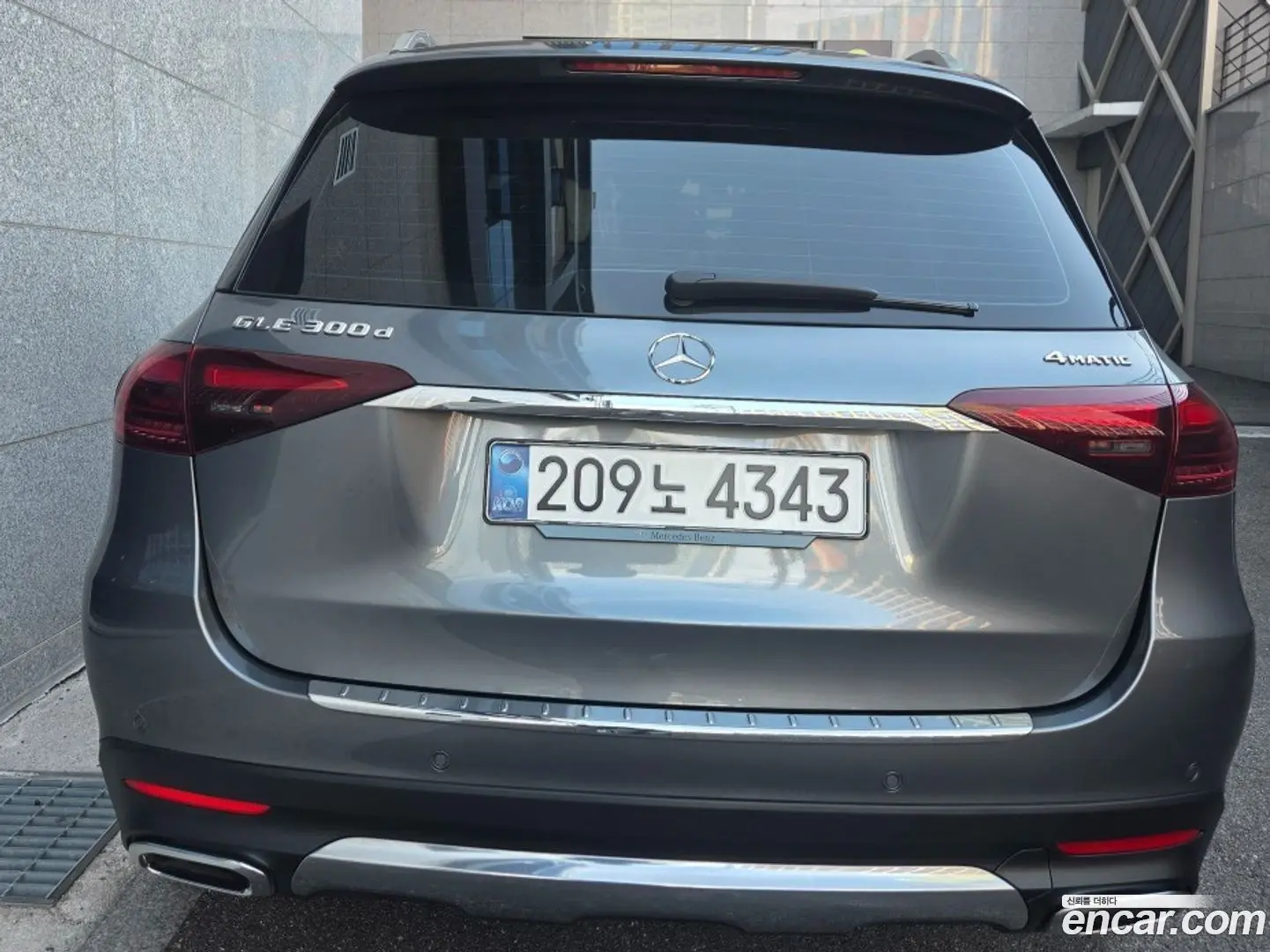 Main__Slider__Photo:GLE-Class Mercedes-Benz 2025.2-1