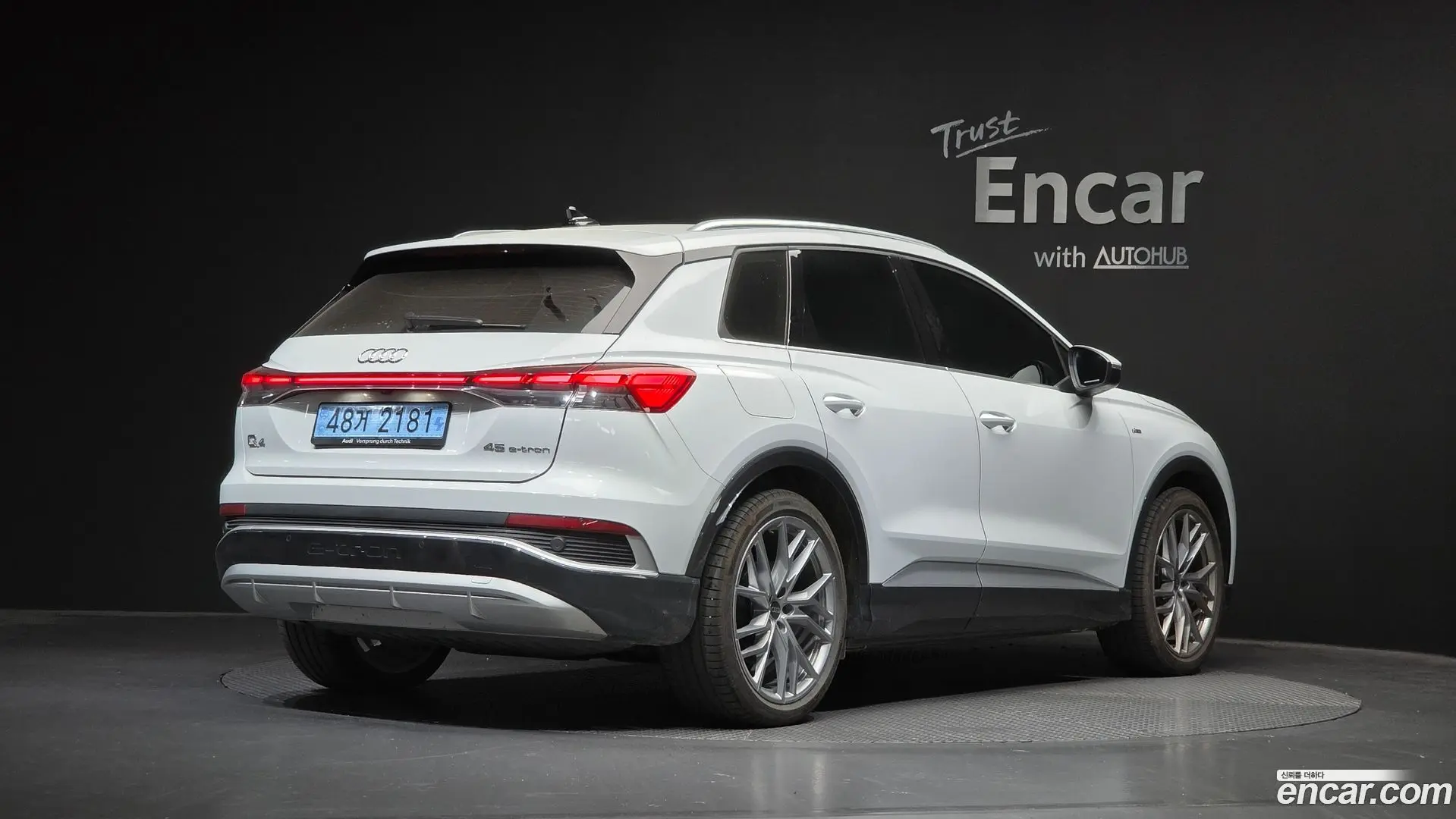 Main__Slider__Photo:Q4 e-tron Audi 2025.1-1