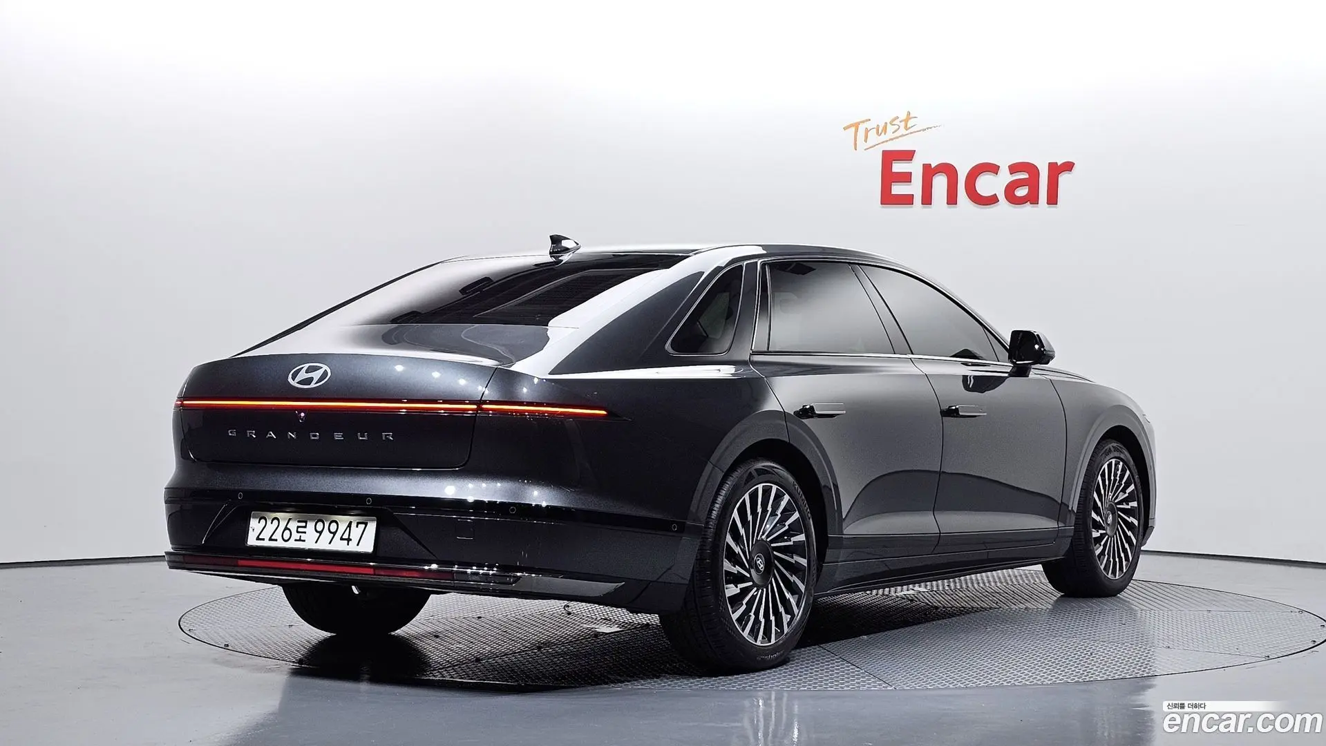 Main__Slider__Photo:Grandeur Hyundai 2023.10-1