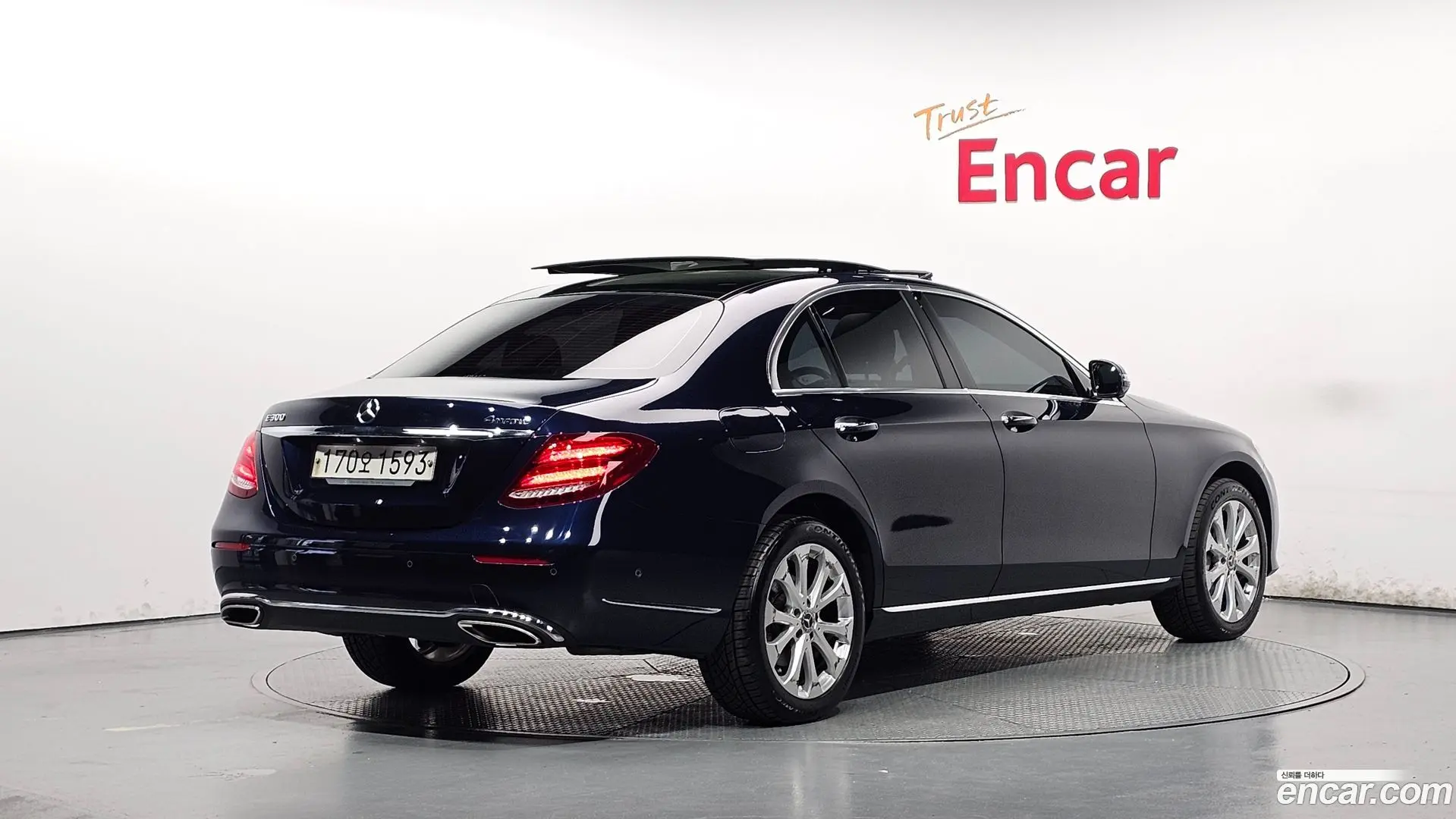 Main__Slider__Photo:E-Class Mercedes-Benz 2019.8-1