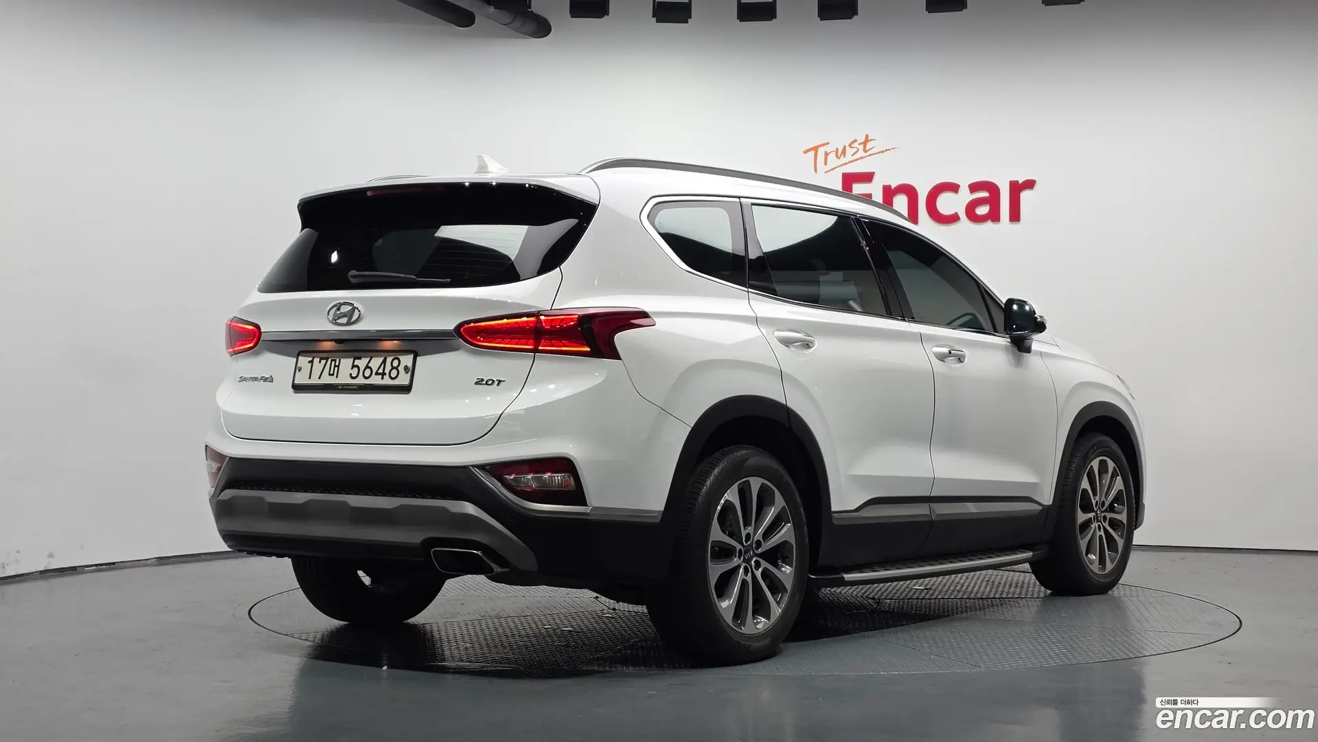 Main__Slider__Photo:Santafe Hyundai 2018.4-1
