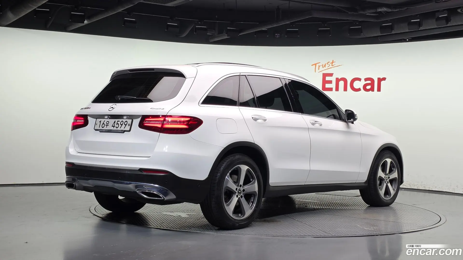 Main__Slider__Photo:GLC-Class Mercedes-Benz 2018.4-1