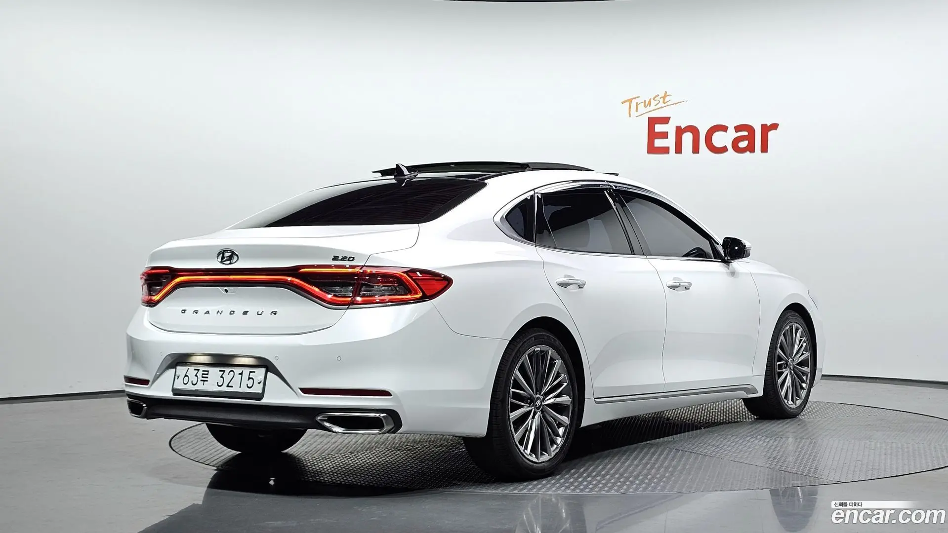 Main__Slider__Photo:Grandeur Hyundai 2018.2-1