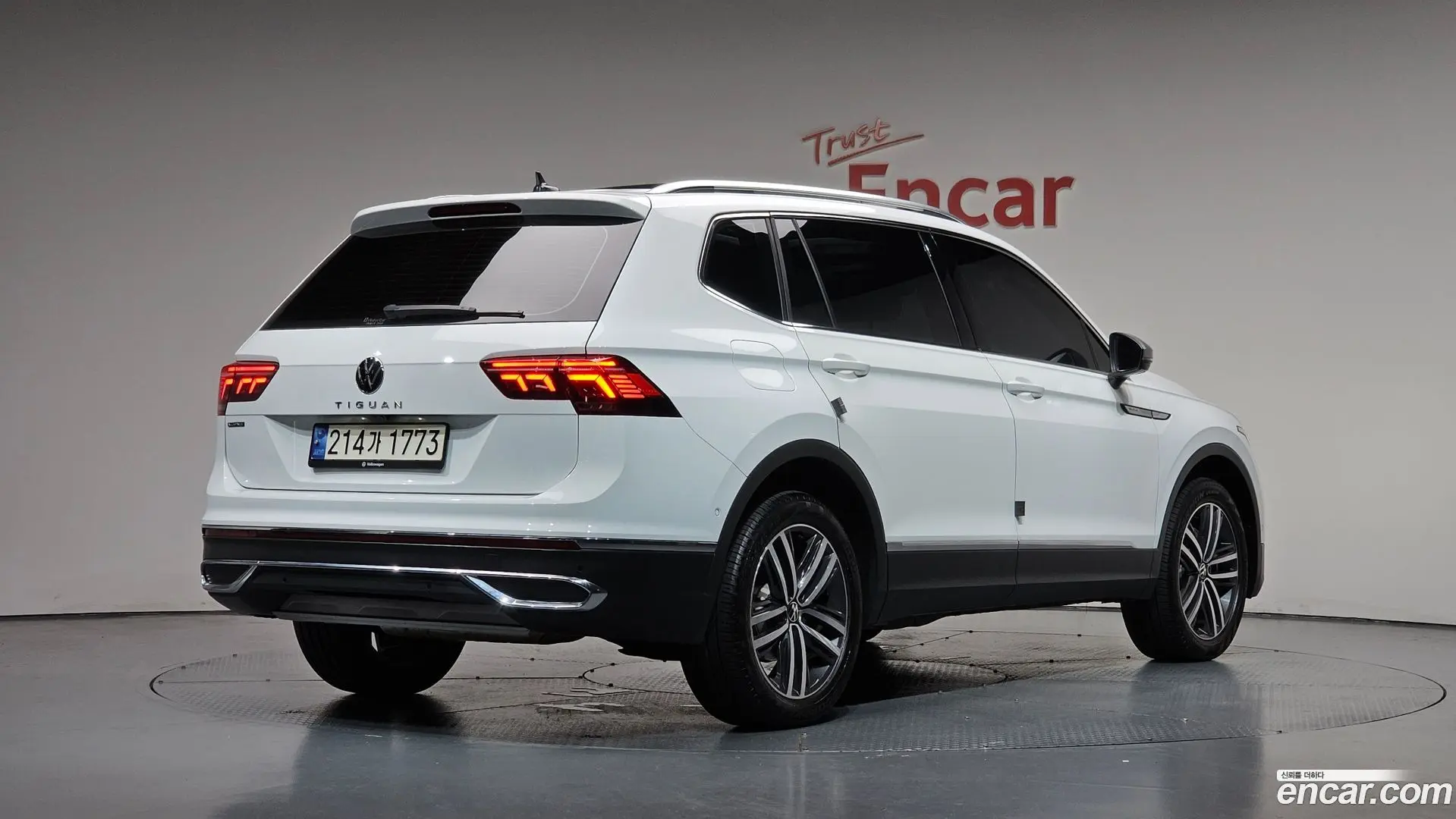 Main__Slider__Photo:Tiguan Volkswagen 2023.11-1